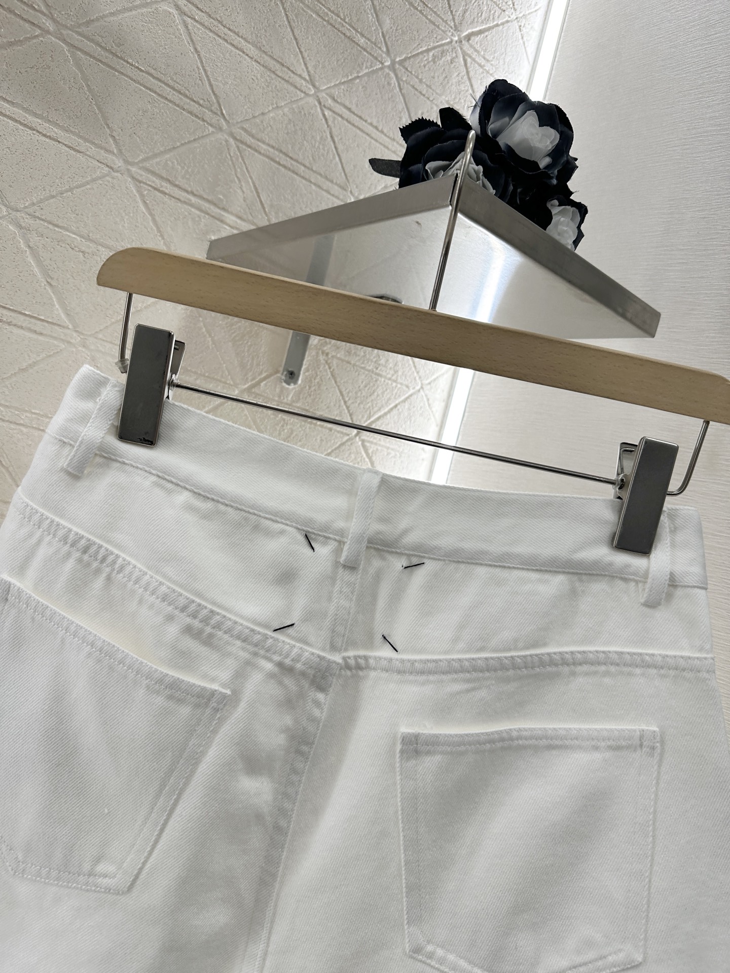 2025 New Ferocious Women’s Suit: Customized High-Waist Jeans with Unique Details - 图片 8