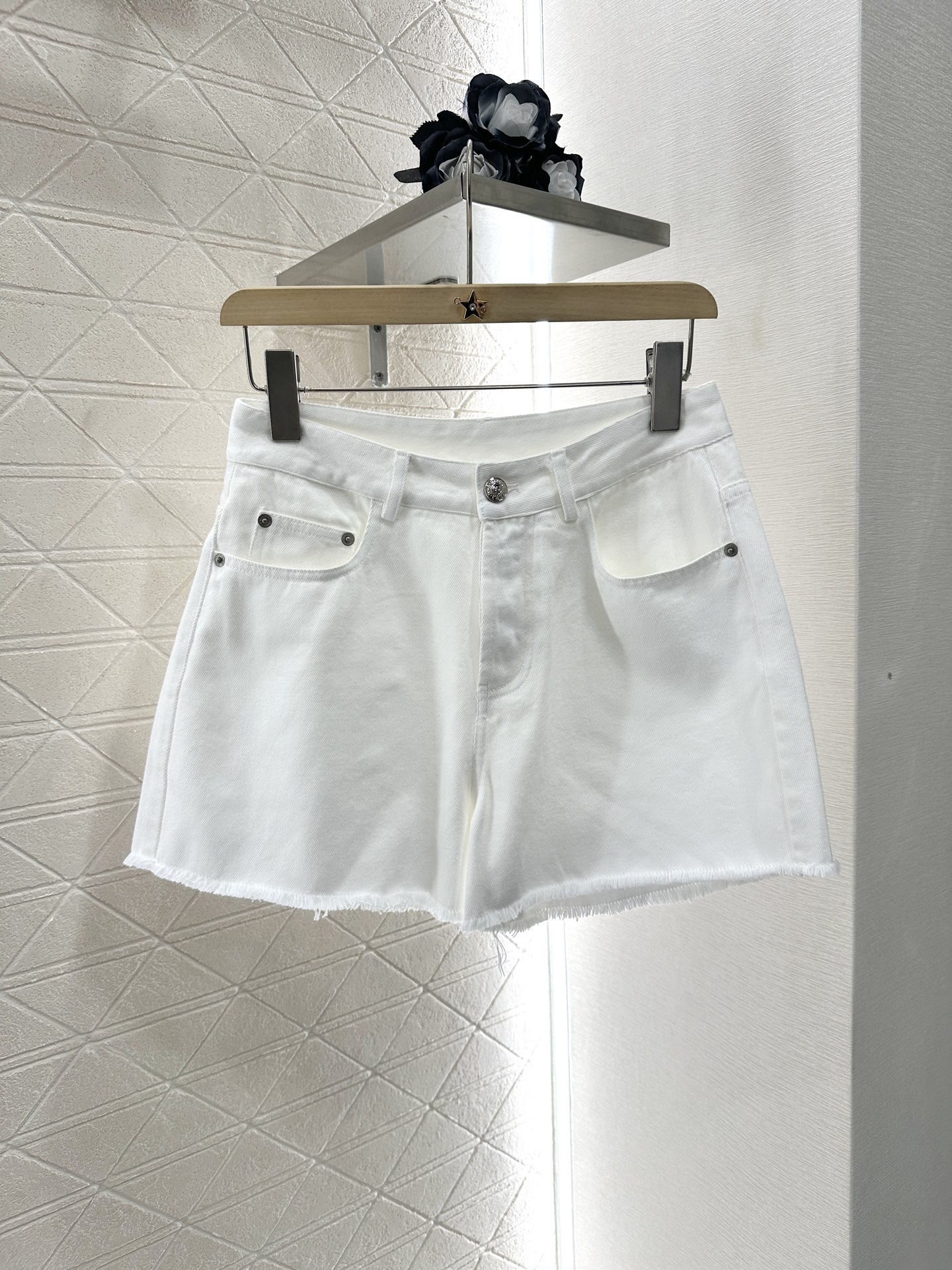 2025 New Ferocious Women’s Suit: Customized High-Waist Jeans with Unique Details - 图片 1
