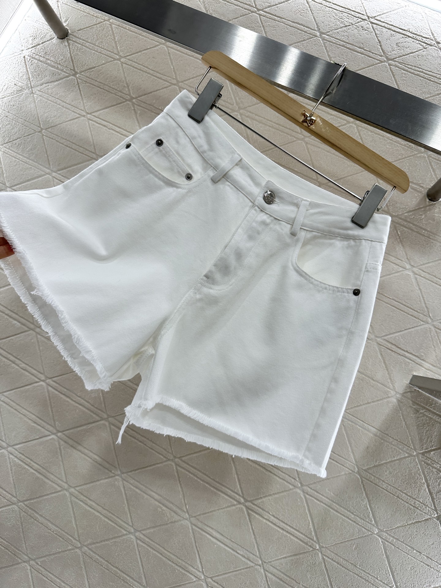 2025 New Ferocious Women’s Suit: Customized High-Waist Jeans with Unique Details - 图片 7