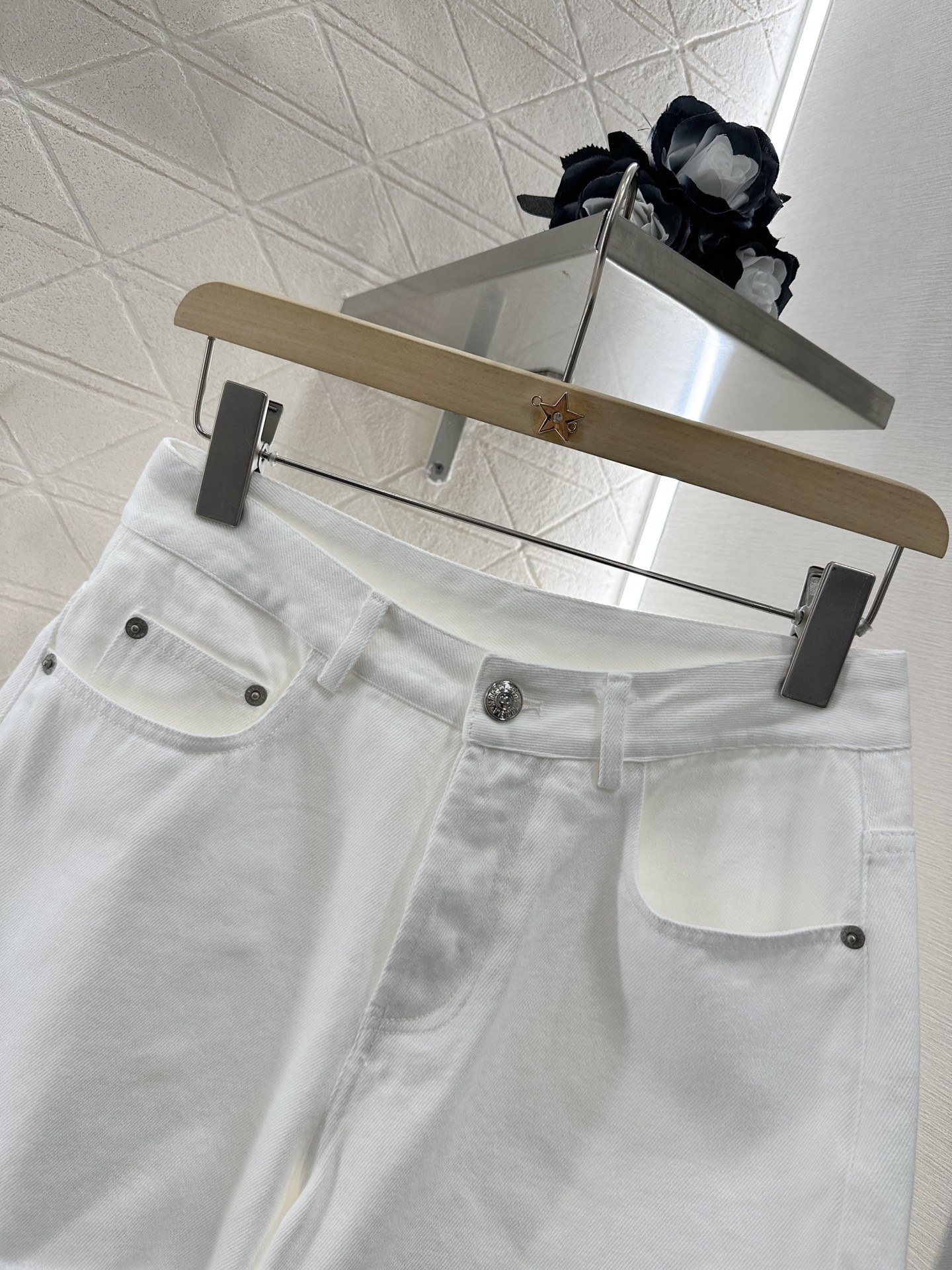 2025 New Ferocious Women’s Suit: Customized High-Waist Jeans with Unique Details - 图片 3