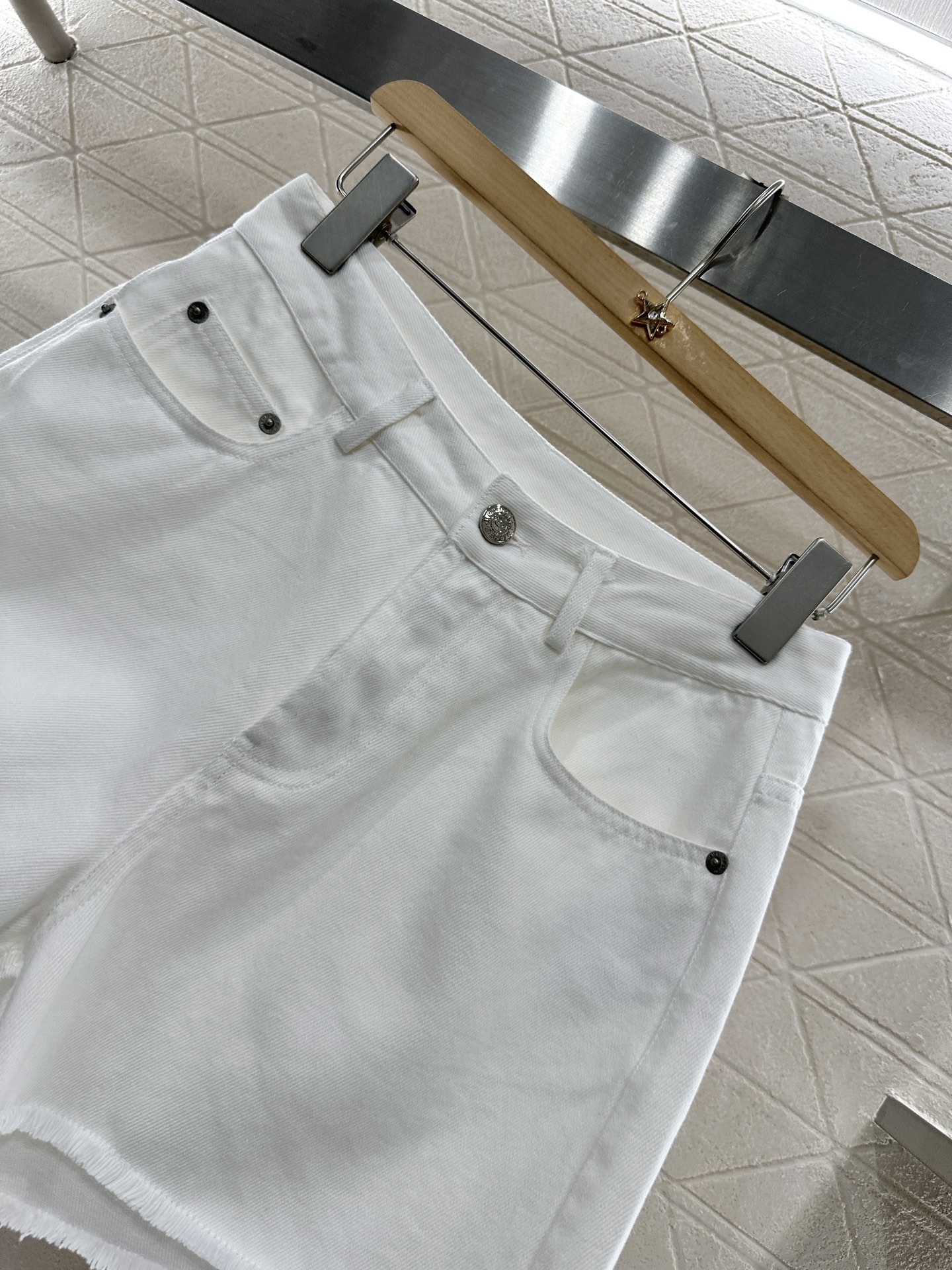 2025 New Ferocious Women’s Suit: Customized High-Waist Jeans with Unique Details - 图片 6