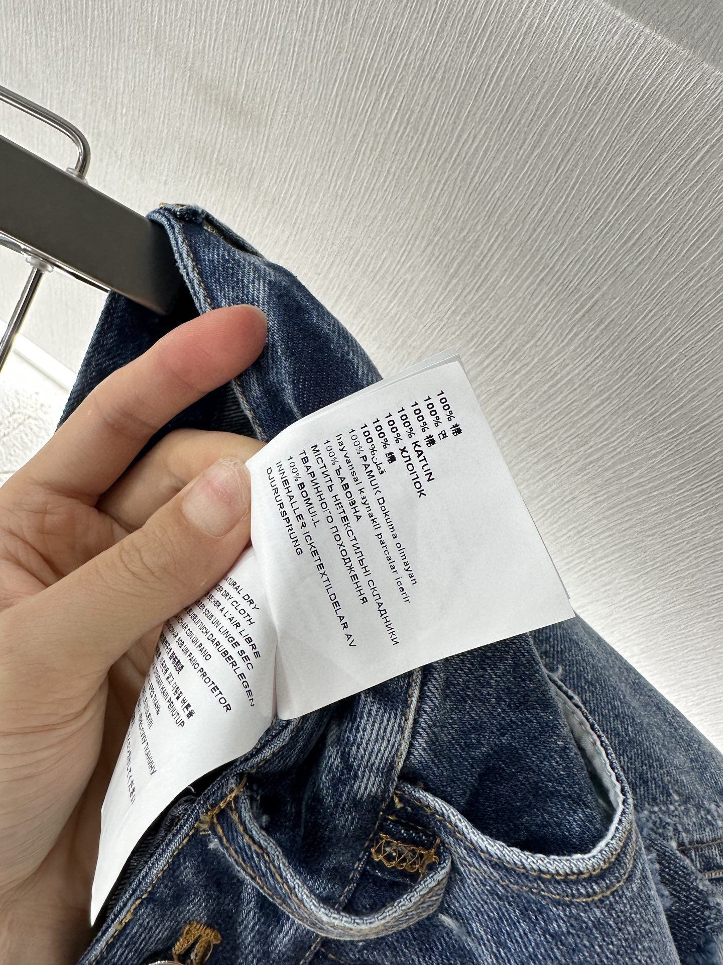 New MM6 Women’s Cowboy Shorts: Customized High-Waist Jeans with Retro Styling and Fermented Wash. - 图片 9