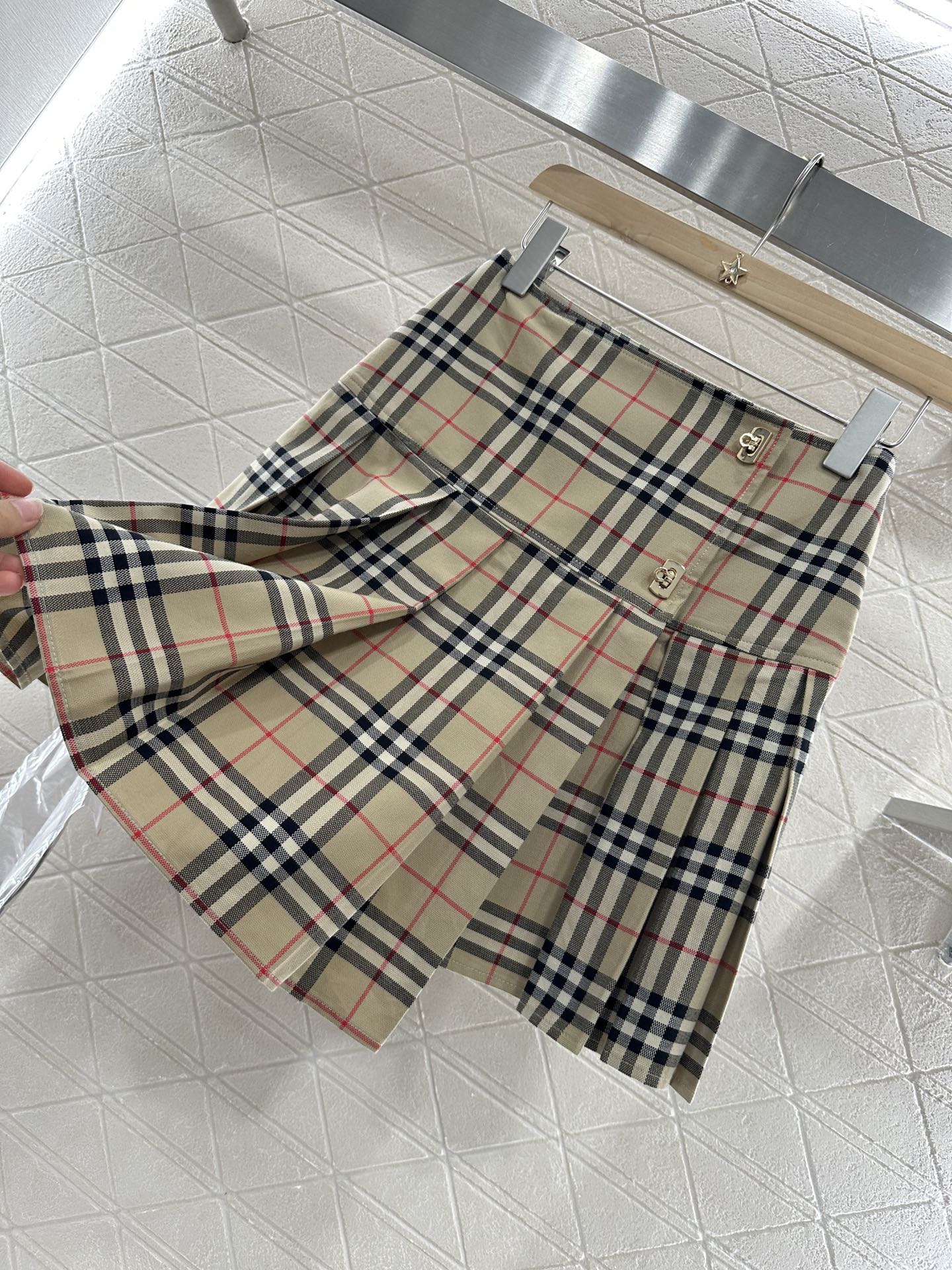 Burberry 2025 New Product: High-Waist Glitter Skirt for Women - 图片 6