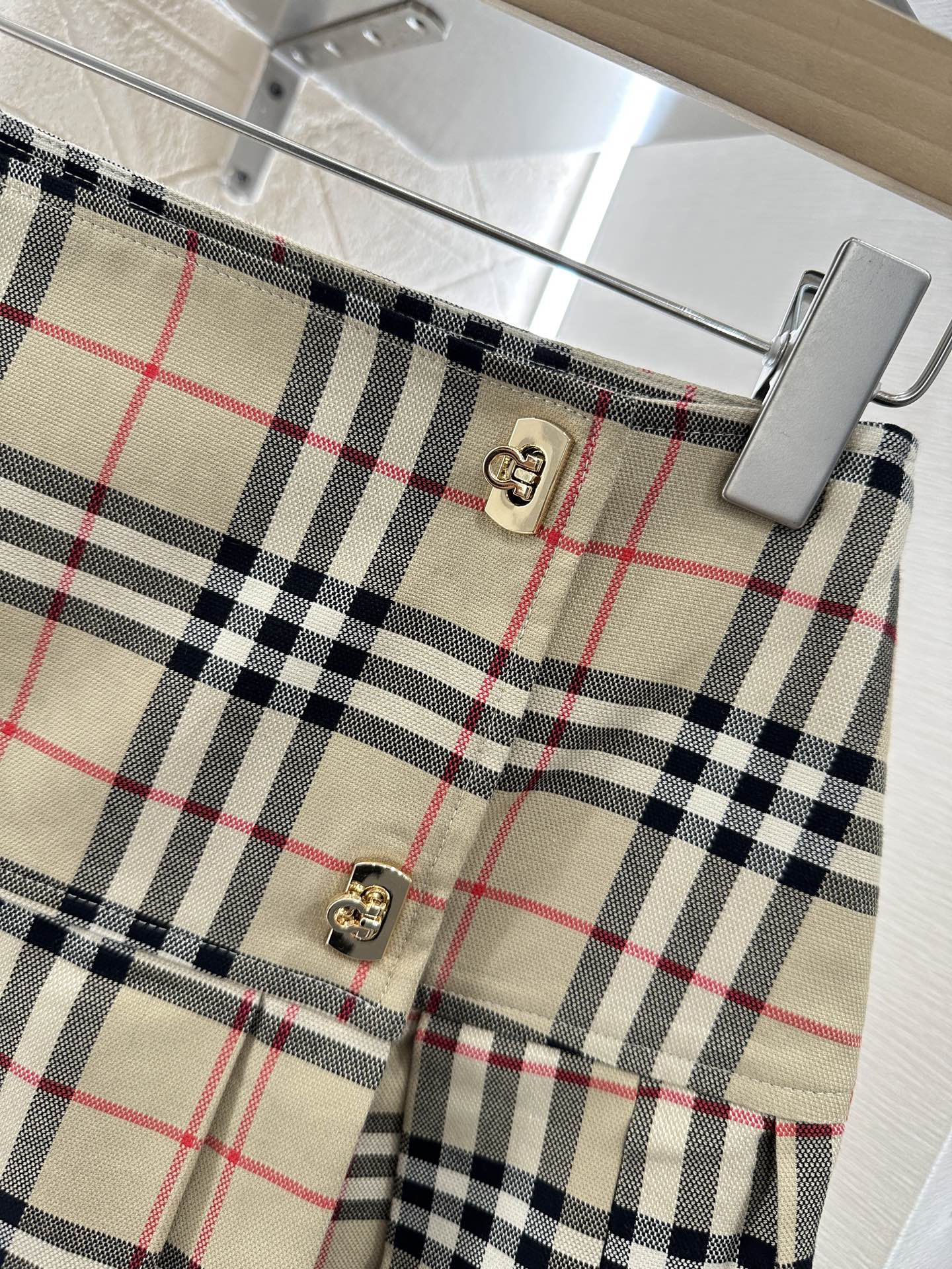 Burberry 2025 New Product: High-Waist Glitter Skirt for Women - 图片 7