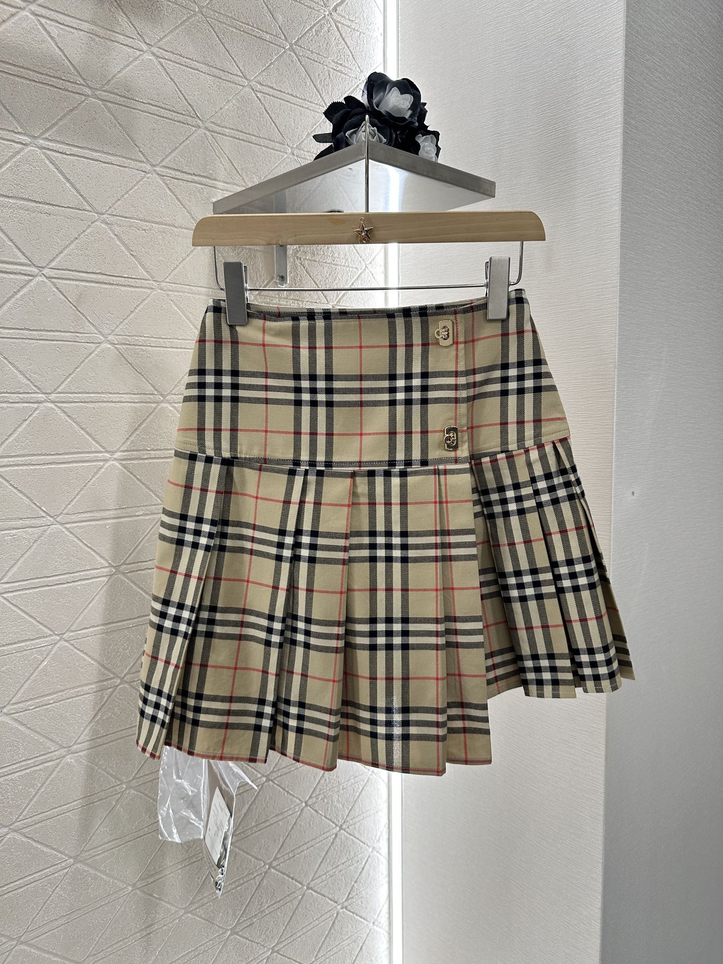 Burberry 2025 New Product: High-Waist Glitter Skirt for Women