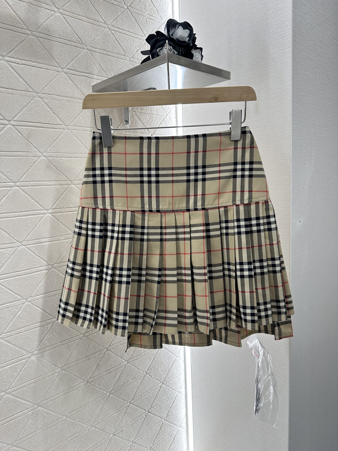 Burberry 2025 New Product: High-Waist Glitter Skirt for Women - 图片 2