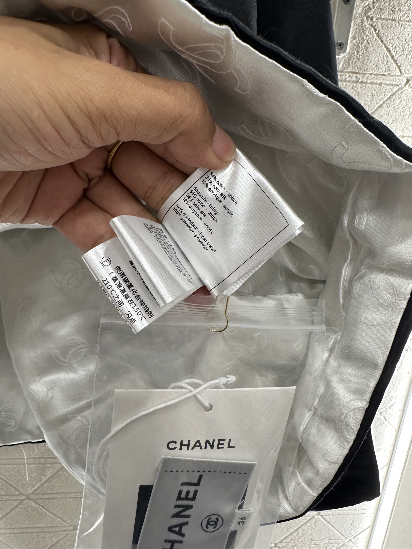 ♥Chane*♥2025新品上架
      提花真丝棉服外套
定制YB进口提花真丝棉材质 内里羽绒棉填