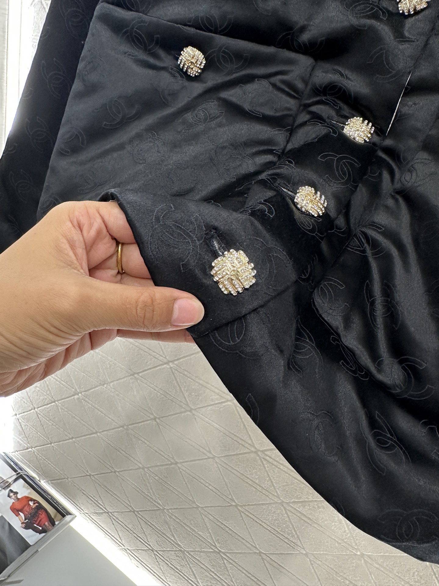 ♥Chane*♥2025新品上架
      提花真丝棉服外套
定制YB进口提花真丝棉材质 内里羽绒棉填