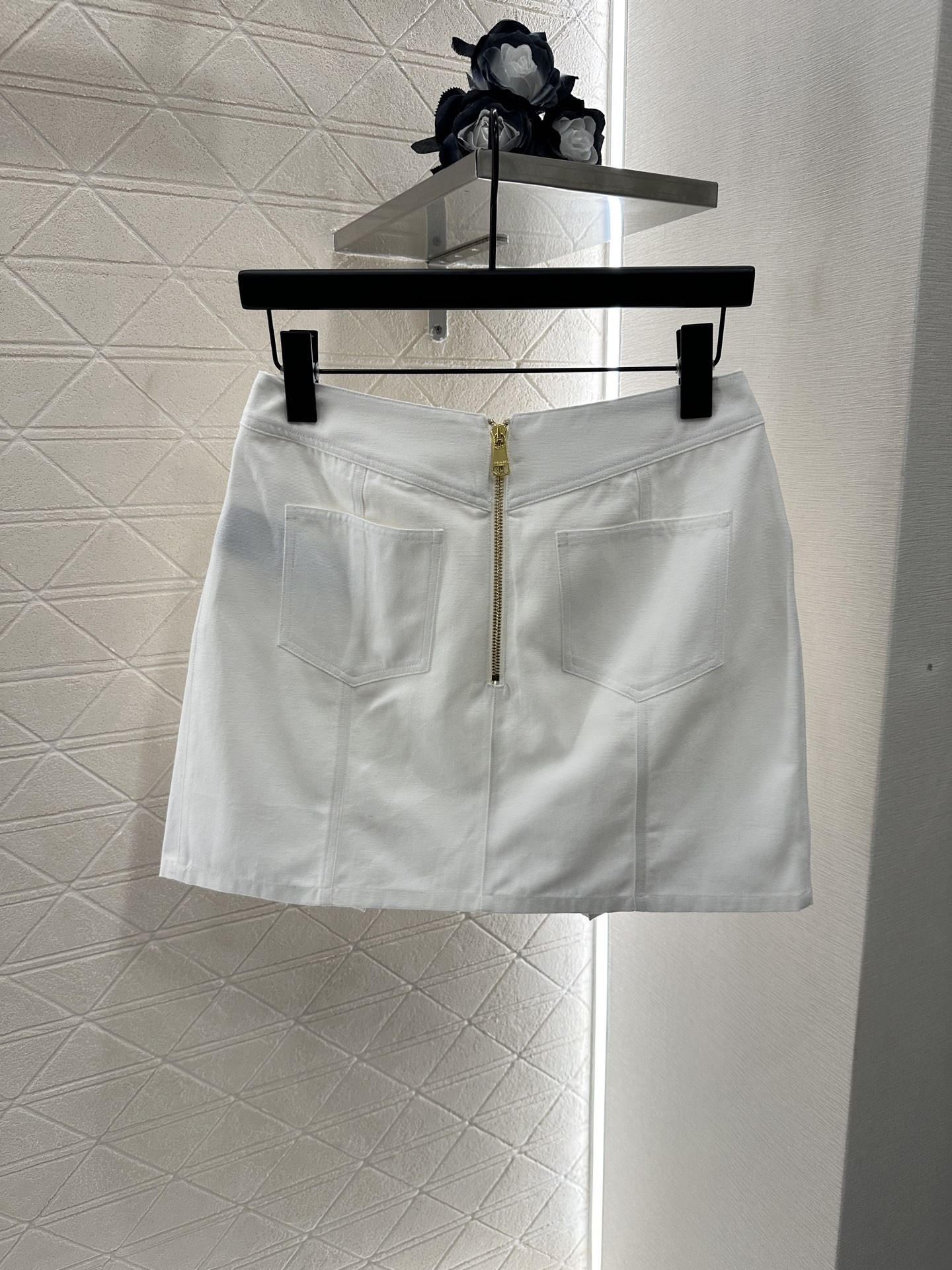 P1104: Stylish Cowboy Coat Short Skirt Suit with Customized Details - 图片 9