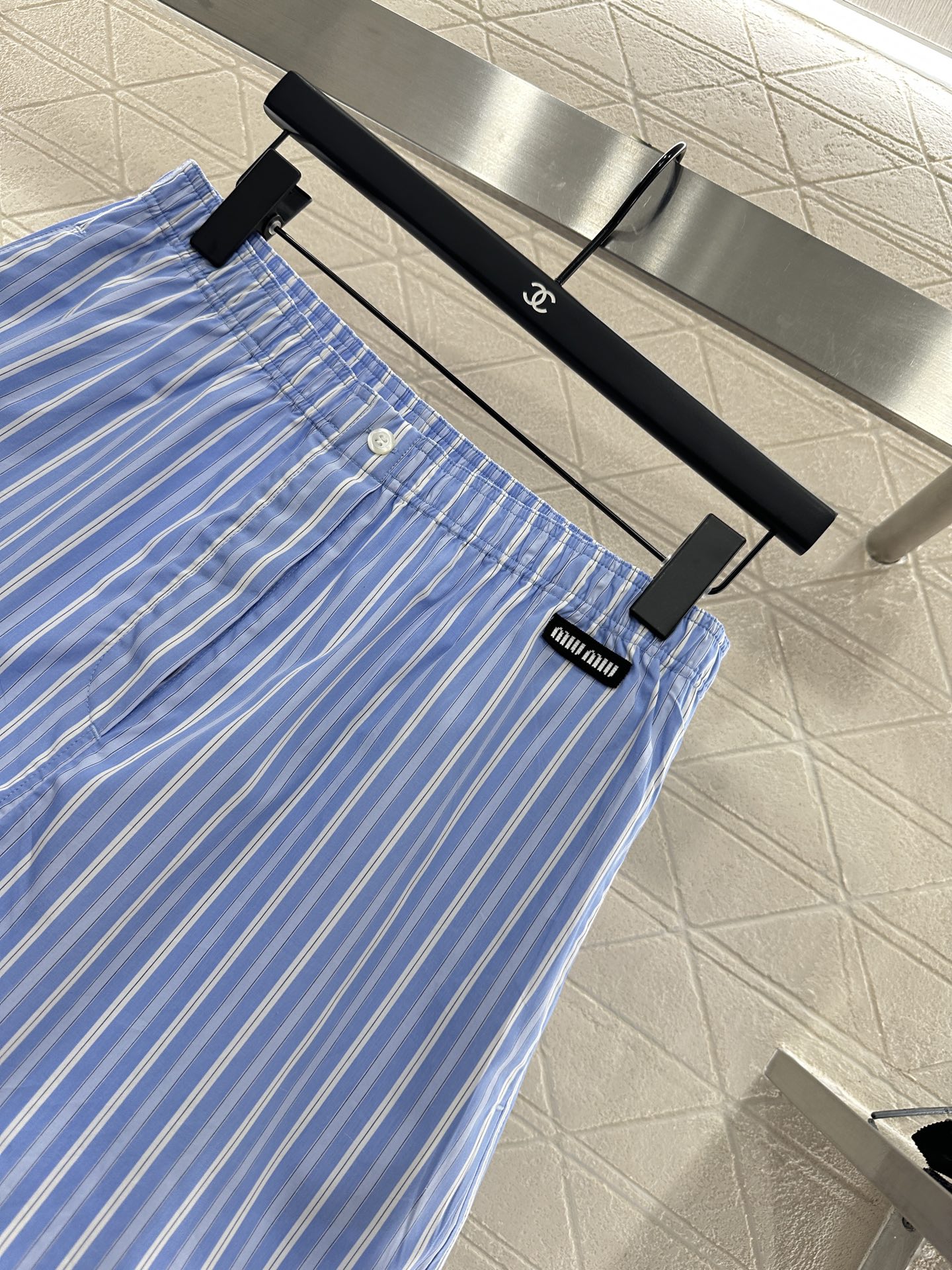 ♥Miumi*♥2025新品上架
    蕾丝吊带短裤套装
定制YB斜纹全棉材质 亲肤舒适 吸湿透气 通