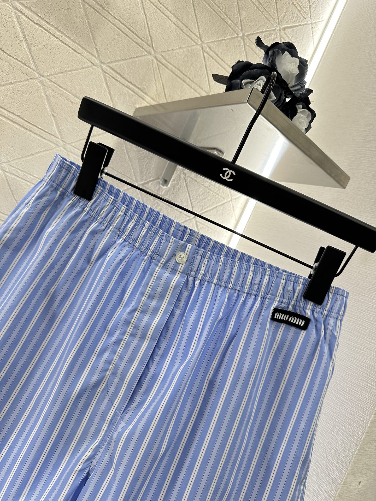 ♥Miumi*♥2025新品上架
    蕾丝吊带短裤套装
定制YB斜纹全棉材质 亲肤舒适 吸湿透气 通