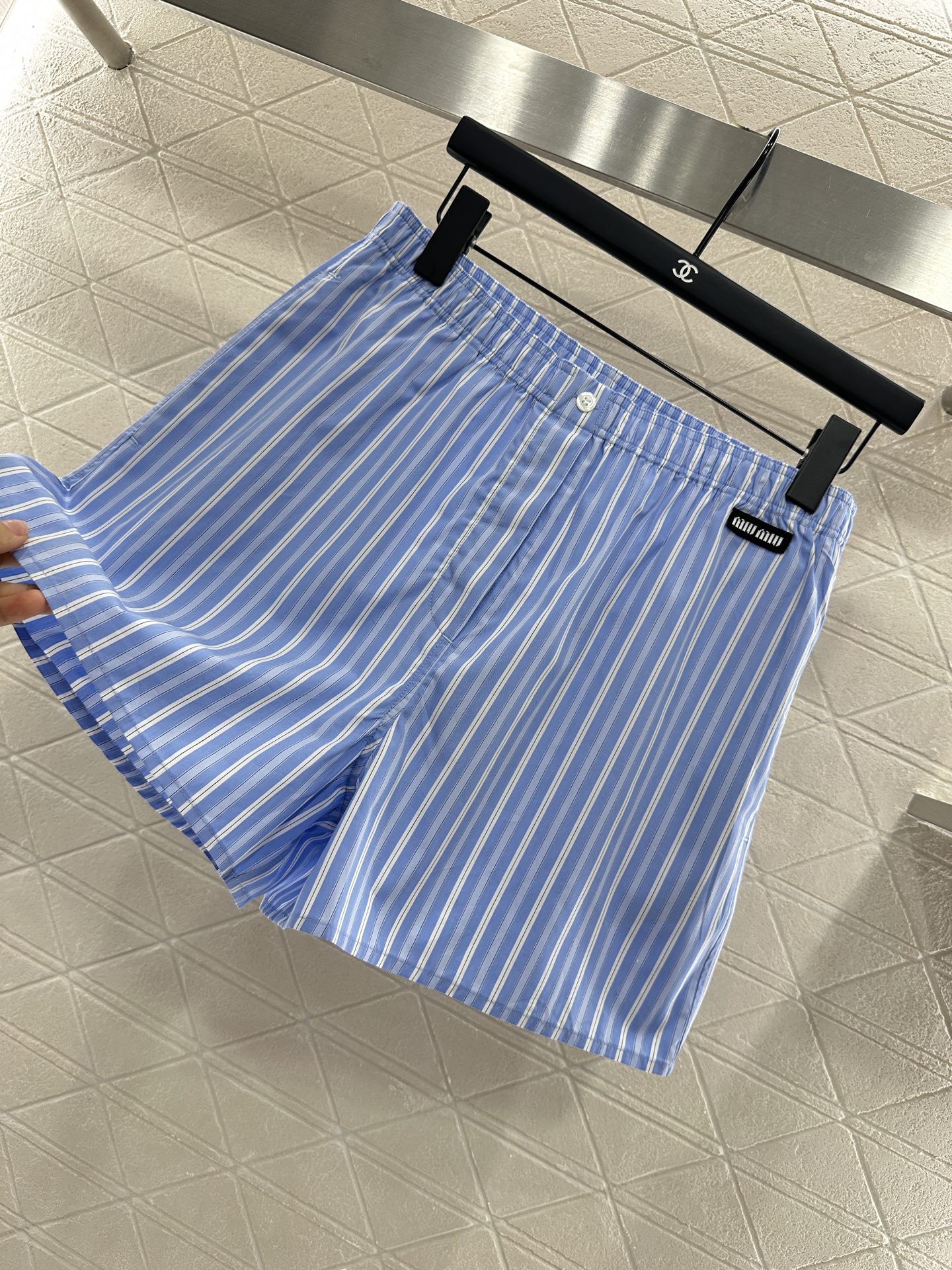 ♥Miumi*♥2025新品上架
    蕾丝吊带短裤套装
定制YB斜纹全棉材质 亲肤舒适 吸湿透气 通