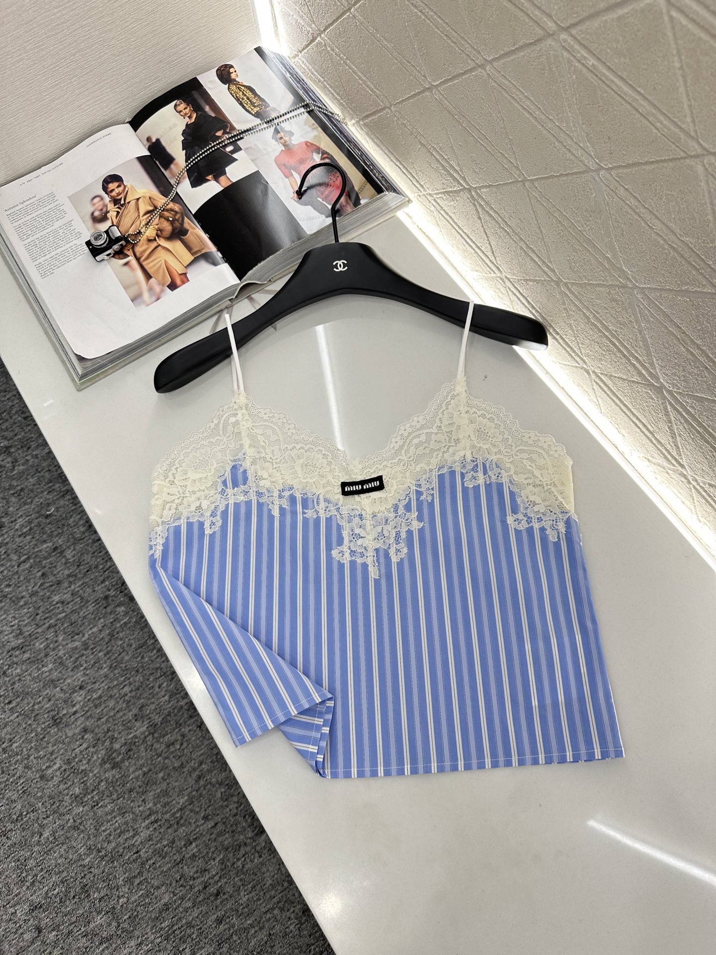 ♥Miumi*♥2025新品上架
    蕾丝吊带短裤套装
定制YB斜纹全棉材质 亲肤舒适 吸湿透气 通