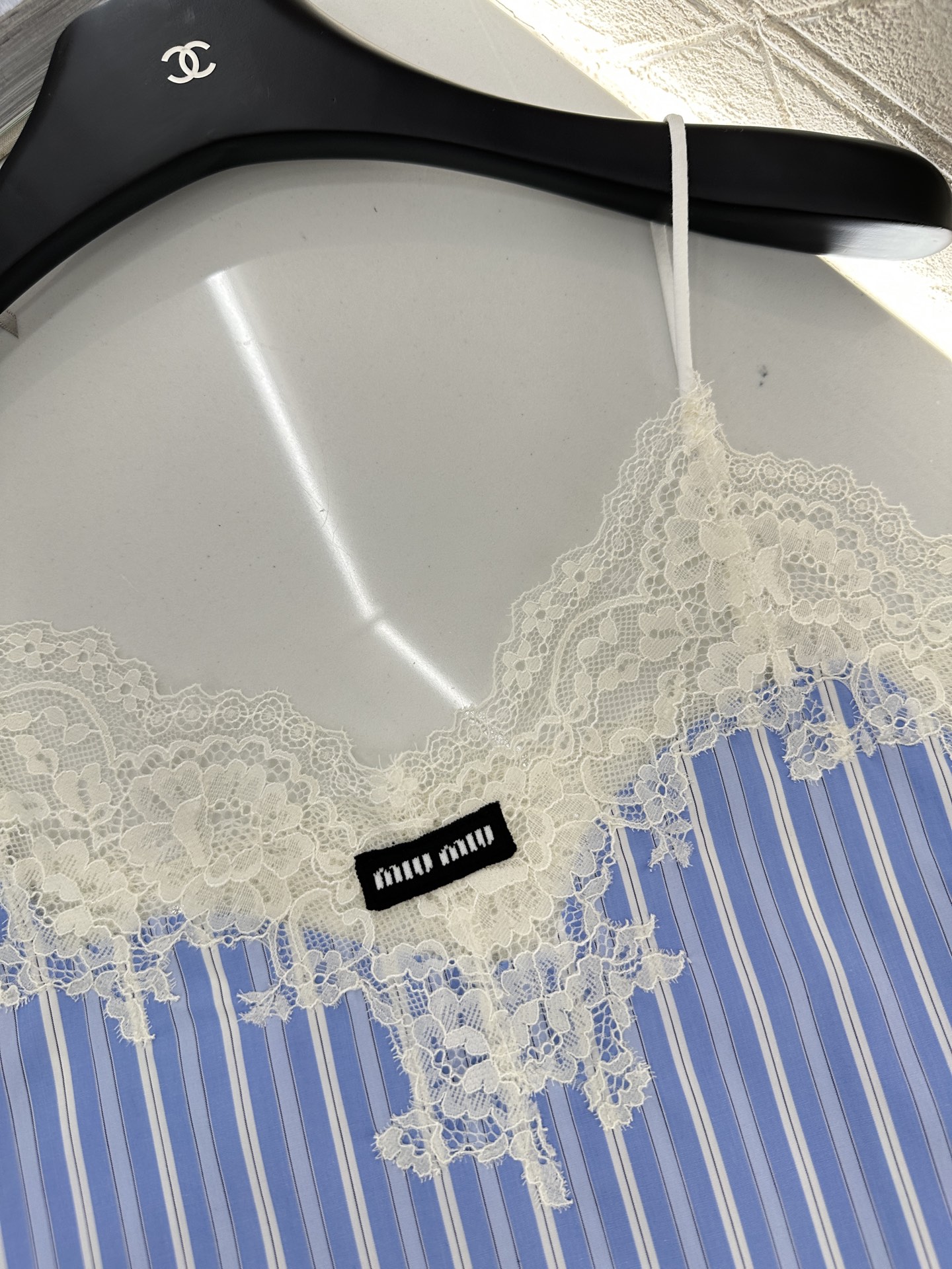 ♥Miumi*♥2025新品上架
    蕾丝吊带短裤套装
定制YB斜纹全棉材质 亲肤舒适 吸湿透气 通