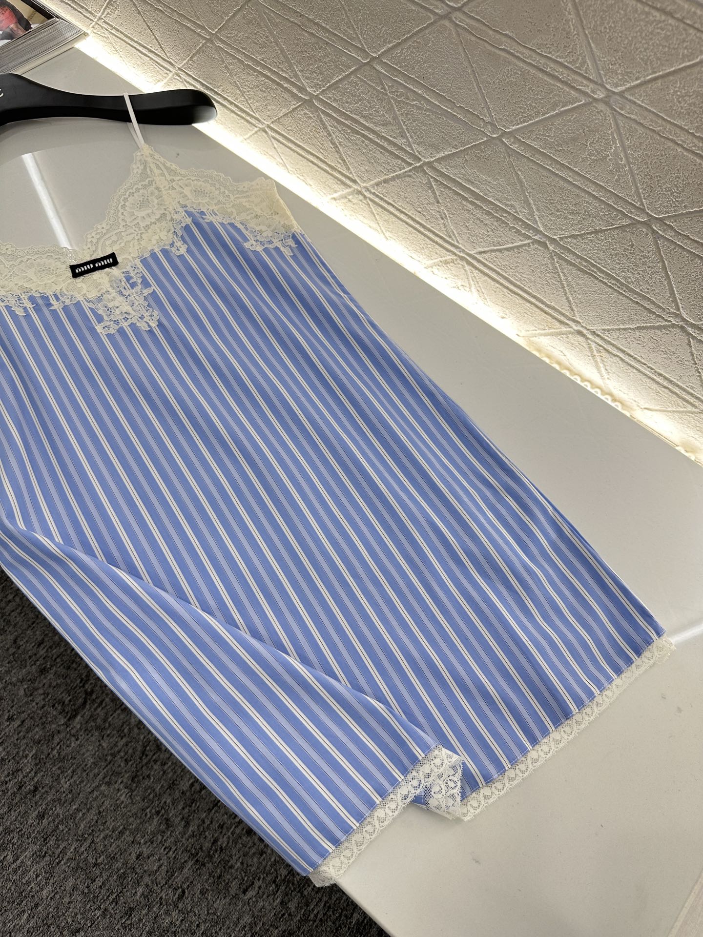 ♥Miumi*♥2025新品上架
     蕾丝吊带连衣裙
定制YB斜纹全棉材质 亲肤舒适 吸湿透气 通