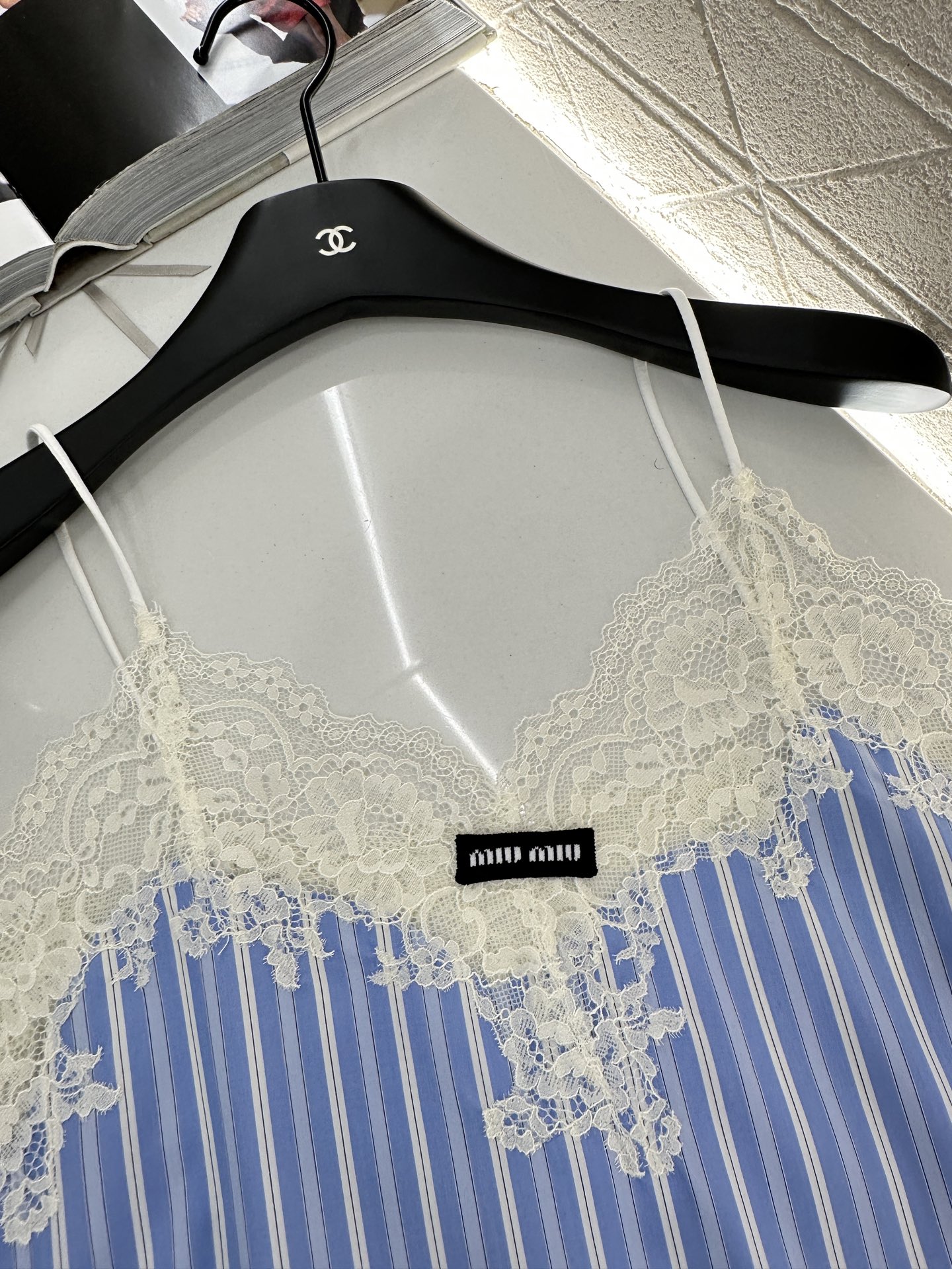 ♥Miumi*♥2025新品上架
     蕾丝吊带连衣裙
定制YB斜纹全棉材质 亲肤舒适 吸湿透气 通