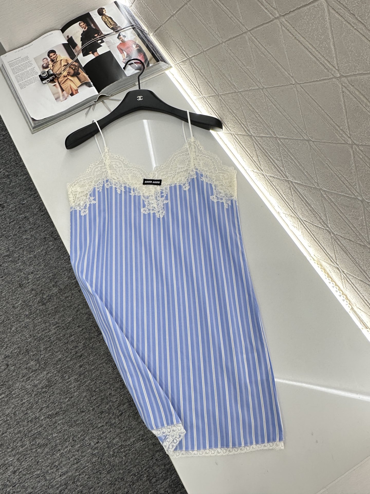 ♥Miumi*♥2025新品上架
     蕾丝吊带连衣裙
定制YB斜纹全棉材质 亲肤舒适 吸湿透气 通