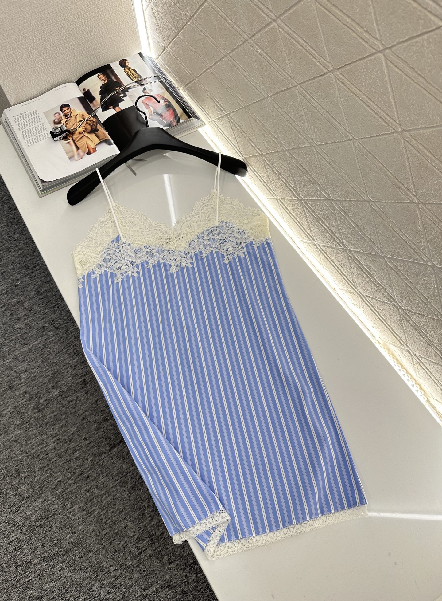 ♥Miumi*♥2025新品上架
     蕾丝吊带连衣裙
定制YB斜纹全棉材质 亲肤舒适 吸湿透气 通