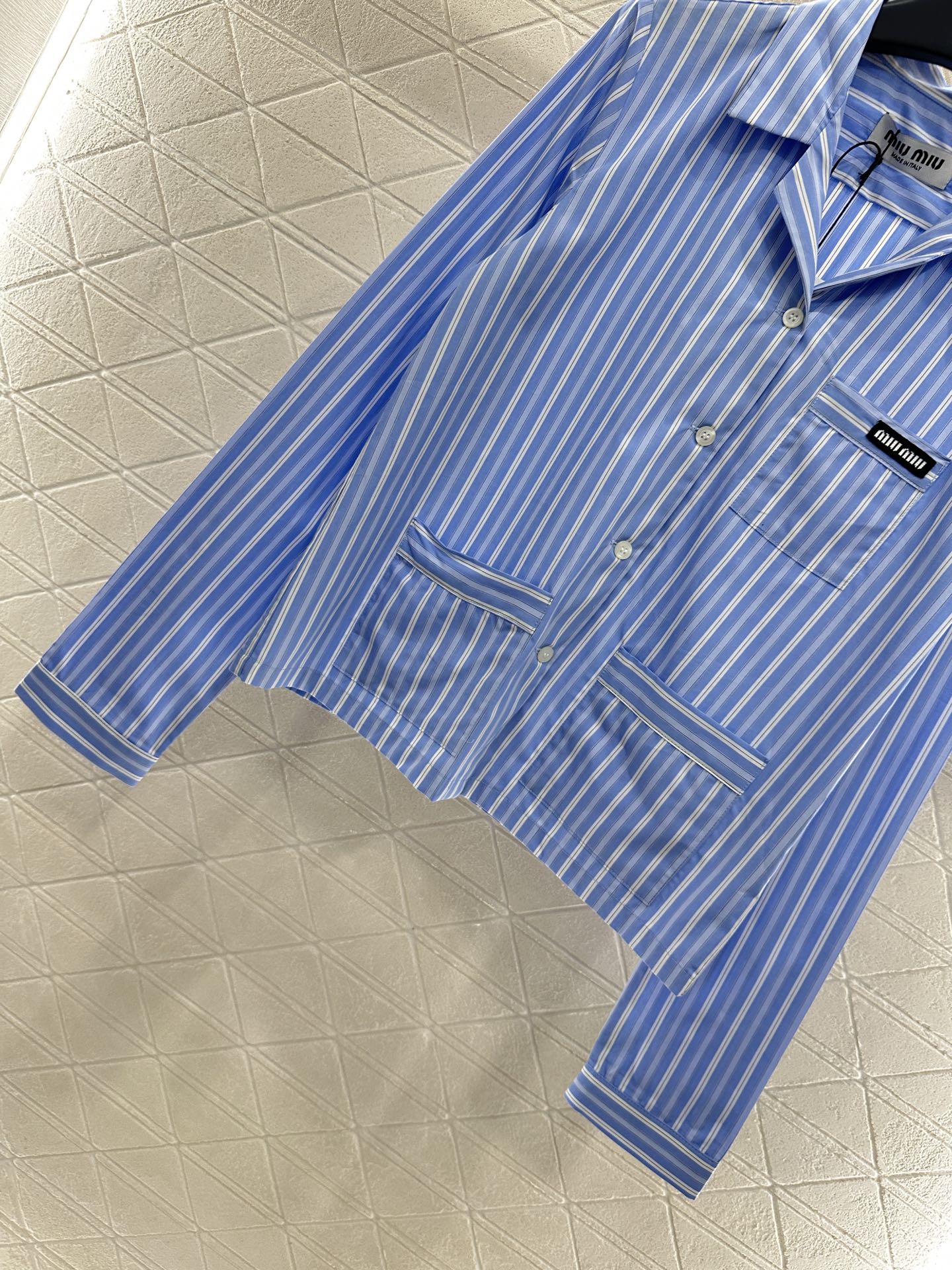 ♥Miumi*♥2025新品上架
    条纹衬衫长裤睡衣套装
定制YB斜纹全棉材质 亲肤舒适 吸湿透气