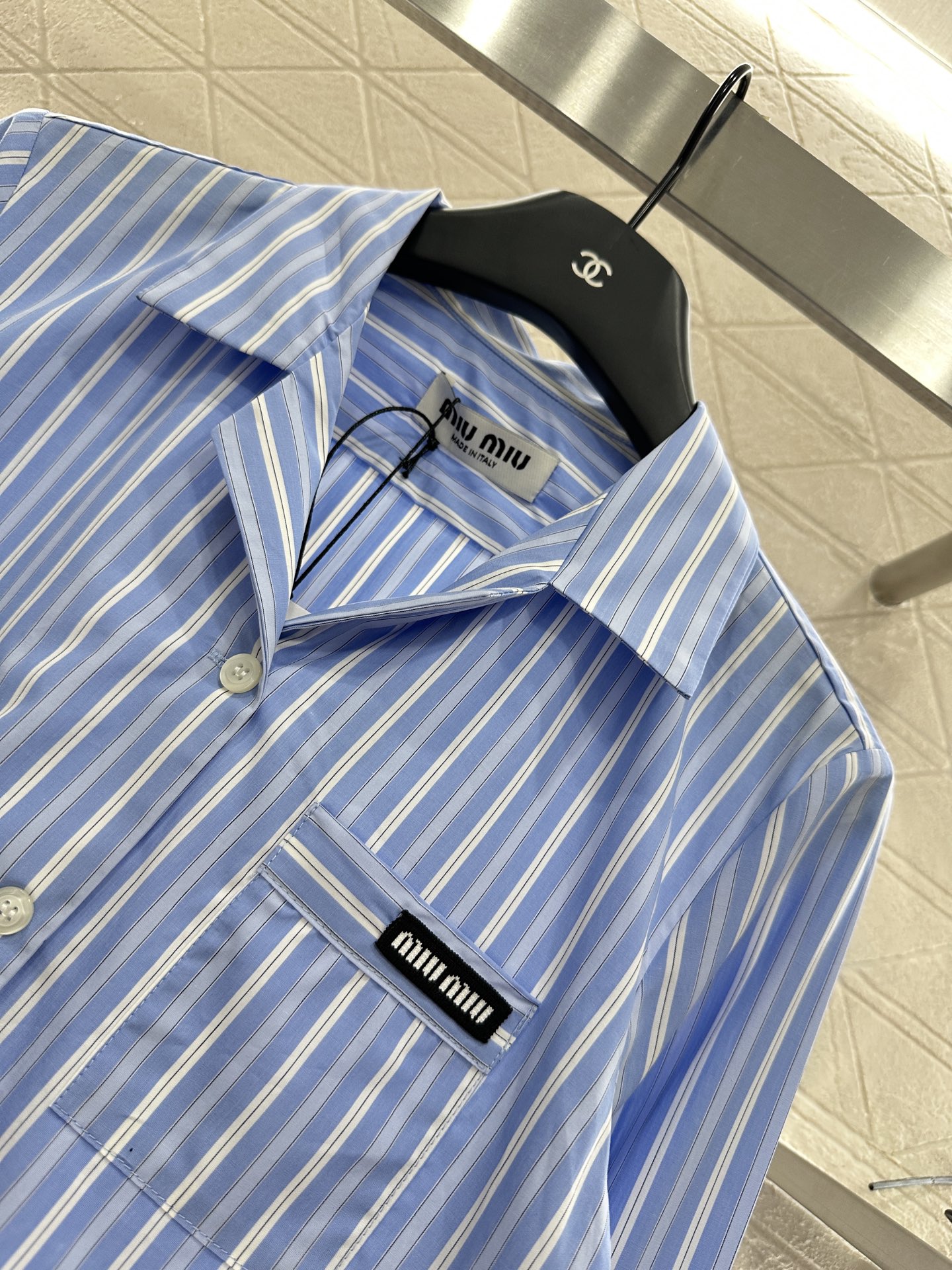 ♥Miumi*♥2025新品上架
    条纹衬衫长裤睡衣套装
定制YB斜纹全棉材质 亲肤舒适 吸湿透气