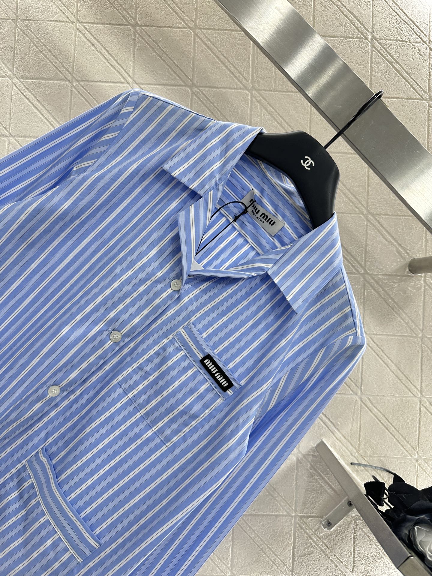 ♥Miumi*♥2025新品上架
    条纹衬衫长裤睡衣套装
定制YB斜纹全棉材质 亲肤舒适 吸湿透气