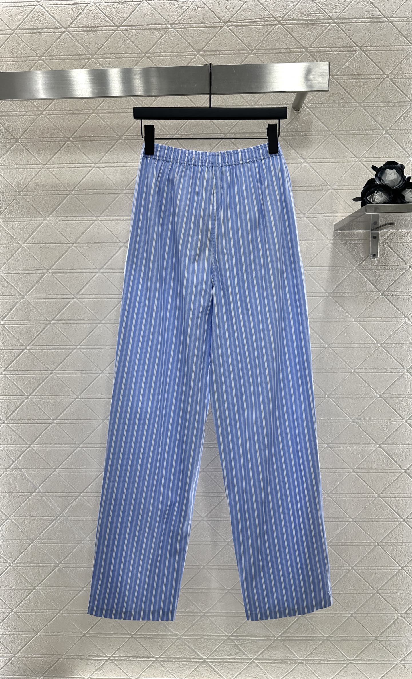 ♥Miumi*♥2025新品上架
    条纹衬衫长裤睡衣套装
定制YB斜纹全棉材质 亲肤舒适 吸湿透气