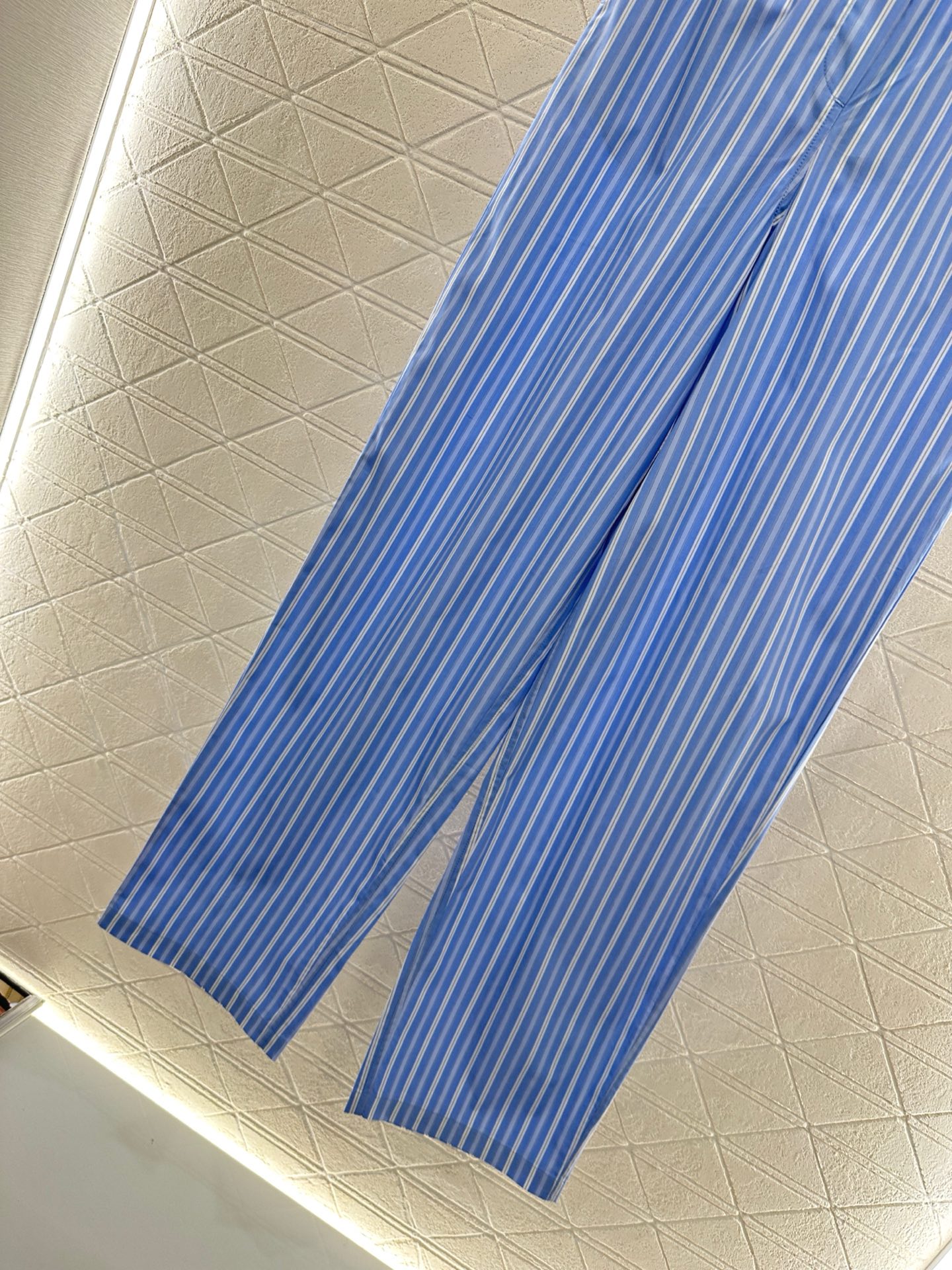 ♥Miumi*♥2025新品上架
    条纹衬衫长裤睡衣套装
定制YB斜纹全棉材质 亲肤舒适 吸湿透气