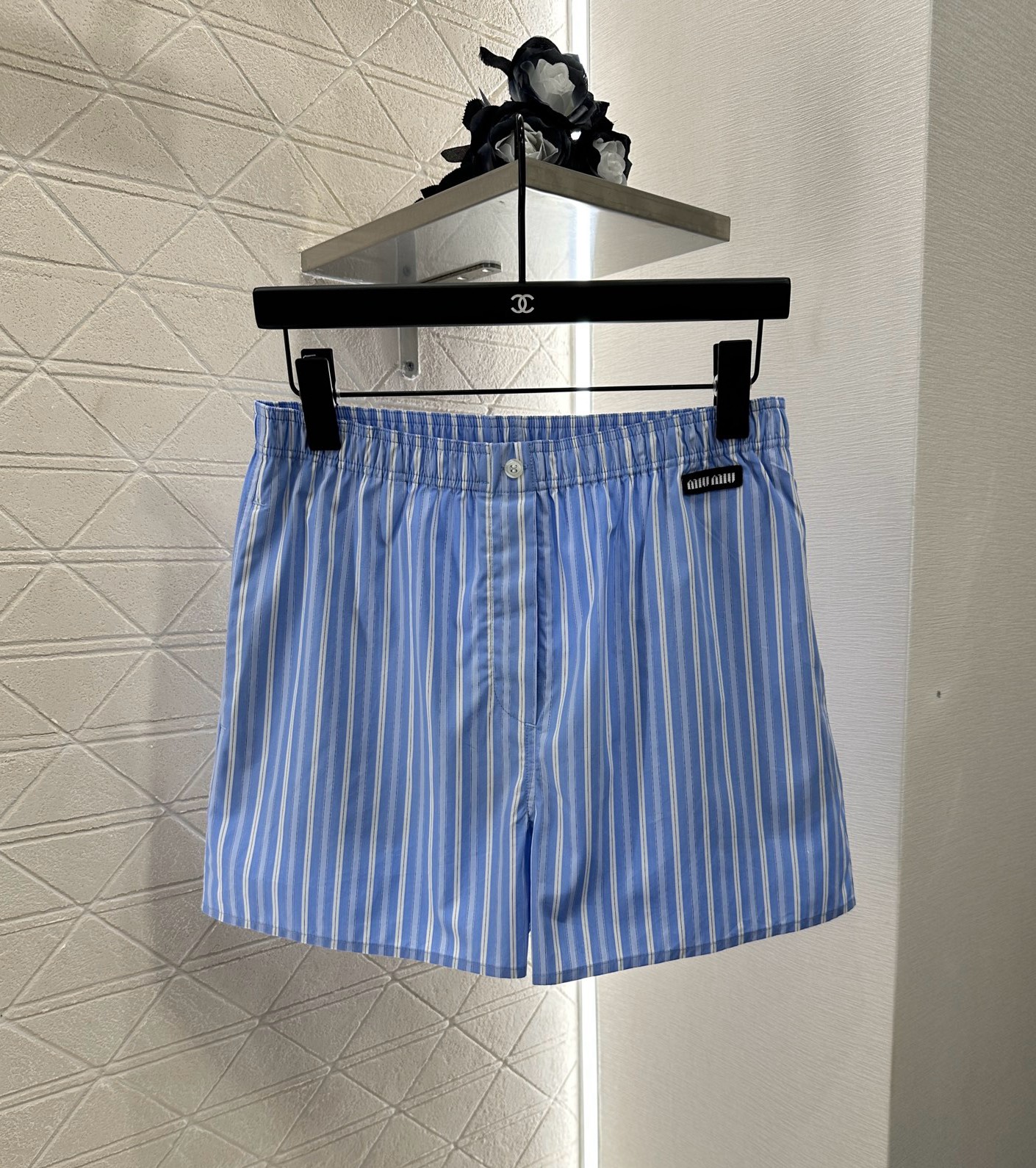 ♥Miumi*♥2025新品上架
    蕾丝吊带短裤套装
定制YB斜纹全棉材质 亲肤舒适 吸湿透气 通