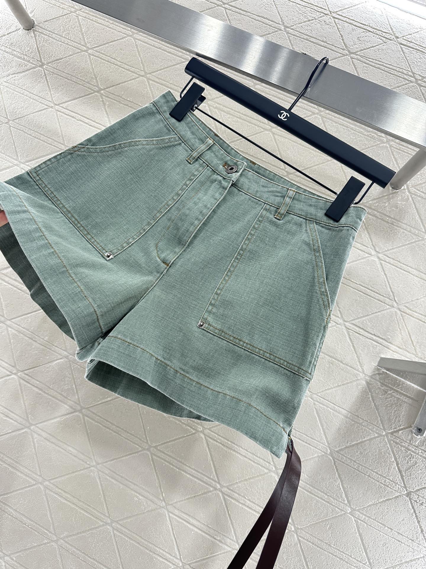 ♥Loew*♥2025新品上架
 复古水洗牛仔外套短裤套装
定制YB斜纹全棉牛仔材质 舒适柔软 透气好穿