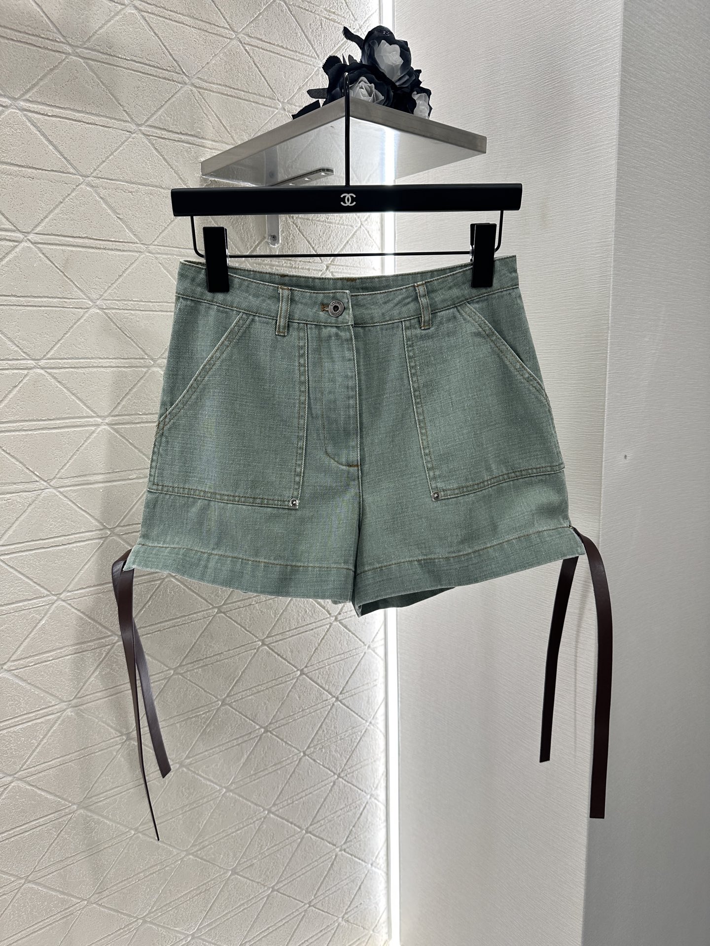 ♥Loew*♥2025新品上架
 复古水洗牛仔外套短裤套装
定制YB斜纹全棉牛仔材质 舒适柔软 透气好穿