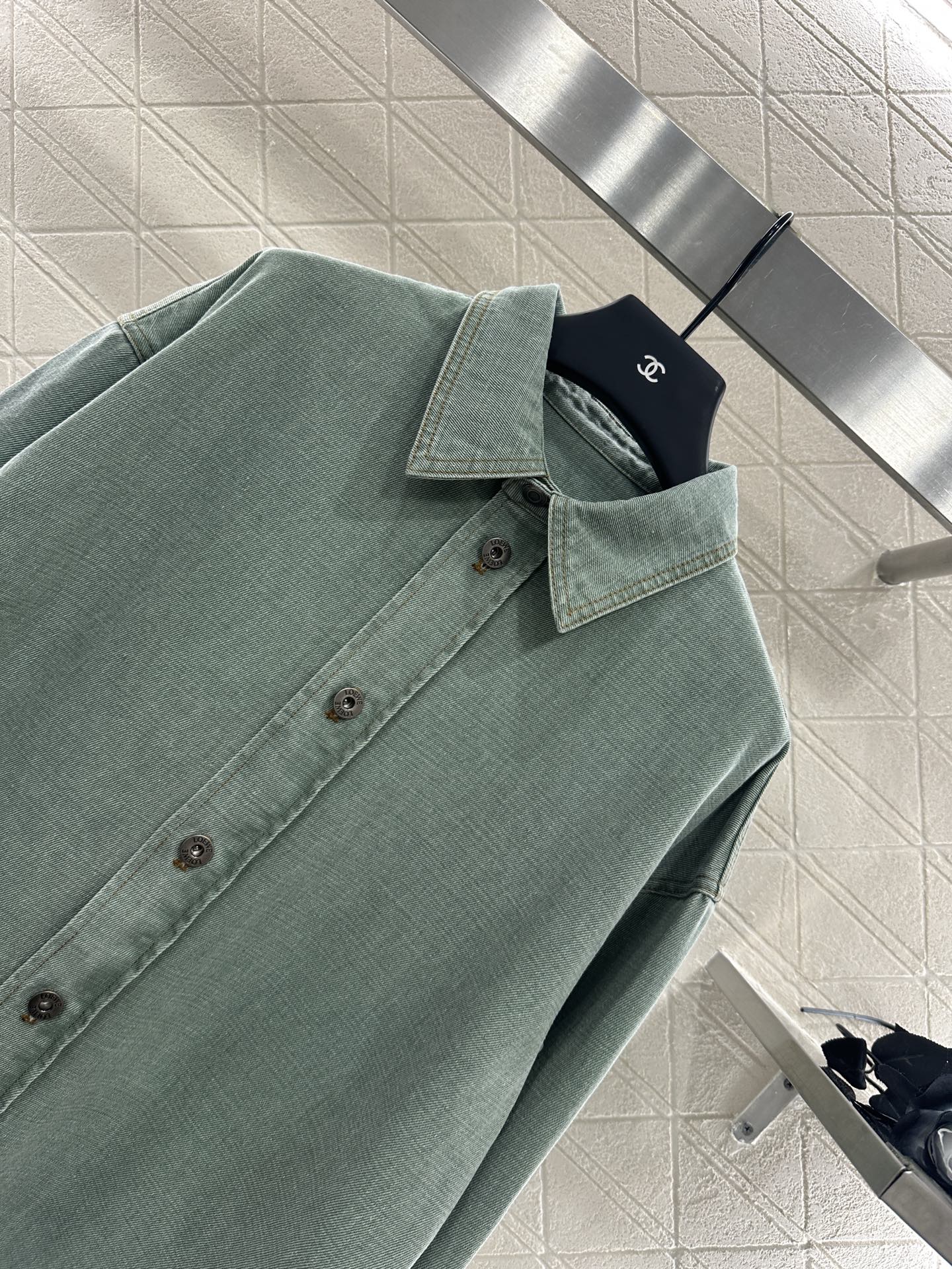 ♥Loew*♥2025新品上架
 复古水洗牛仔衬衫长裤套装
定制YB斜纹全棉牛仔材质 舒适柔软 透气好穿