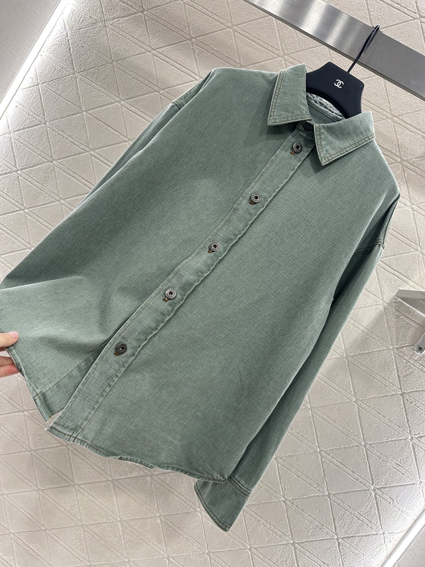 ♥Loew*♥2025新品上架
 复古水洗牛仔衬衫长裤套装
定制YB斜纹全棉牛仔材质 舒适柔软 透气好穿