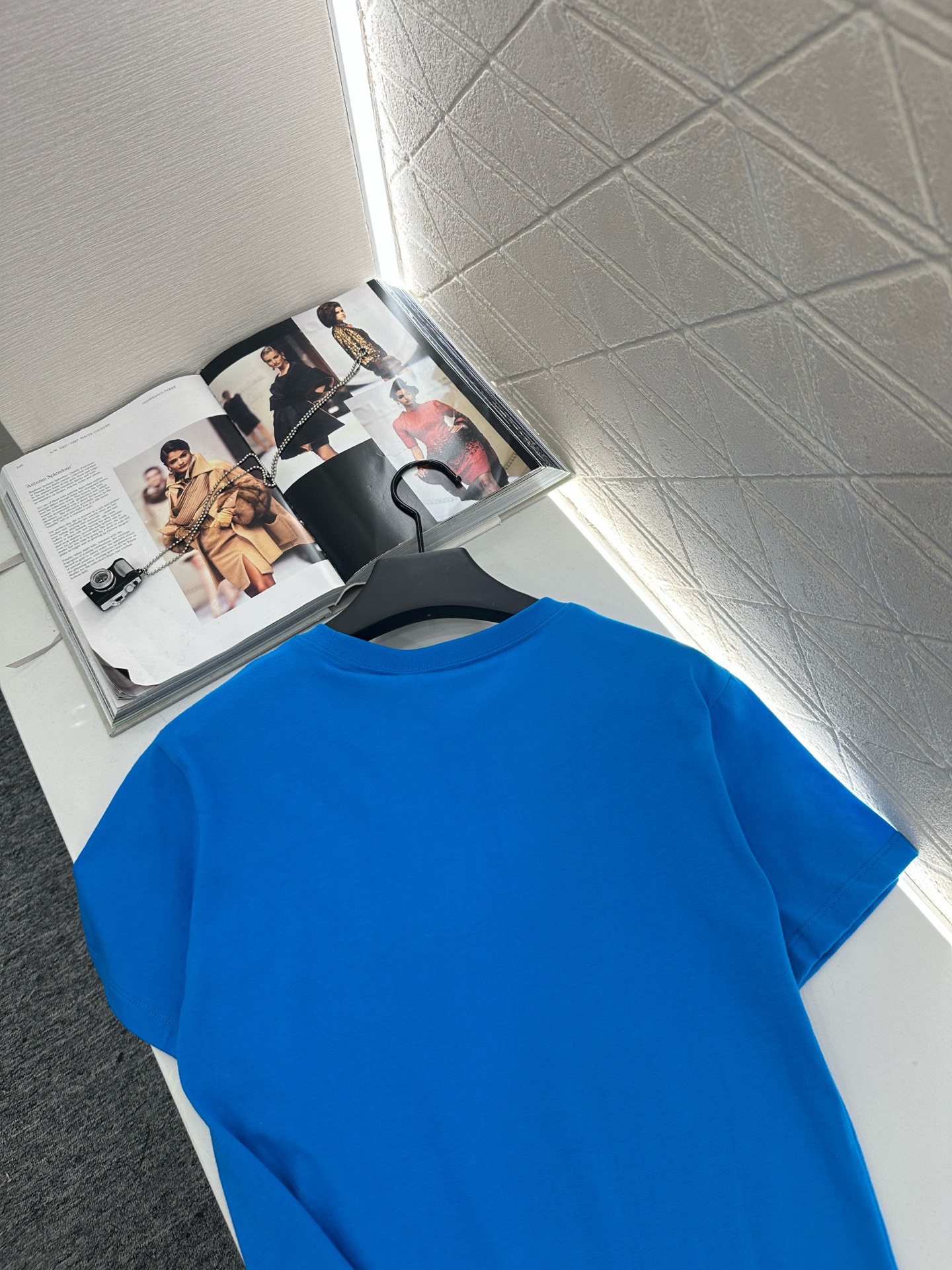 Gucc*2025 New Products: High-Quality Cotton Tee with Unique Print Circle - 图片 4