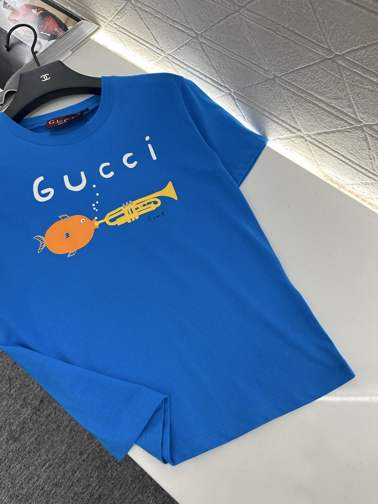 Gucc*2025 New Products: High-Quality Cotton Tee with Unique Print Circle - 图片 5