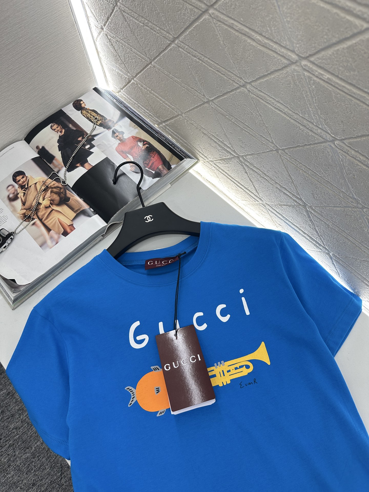 Gucc*2025 New Products: High-Quality Cotton Tee with Unique Print Circle - 图片 3