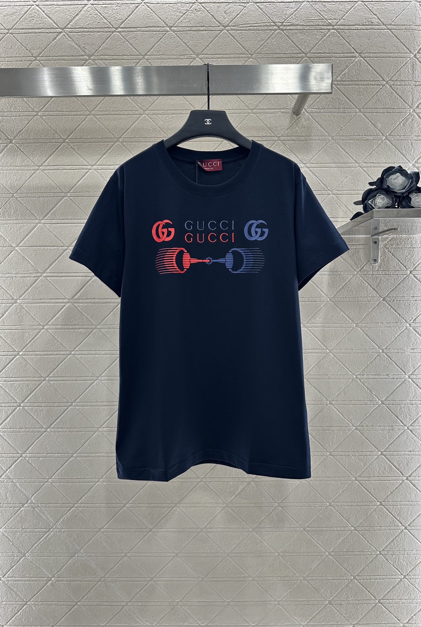 YB Cotton Tee with Brand Logo and Chain-Linking Patterns, High Quality, Stylish Design - 图片 1