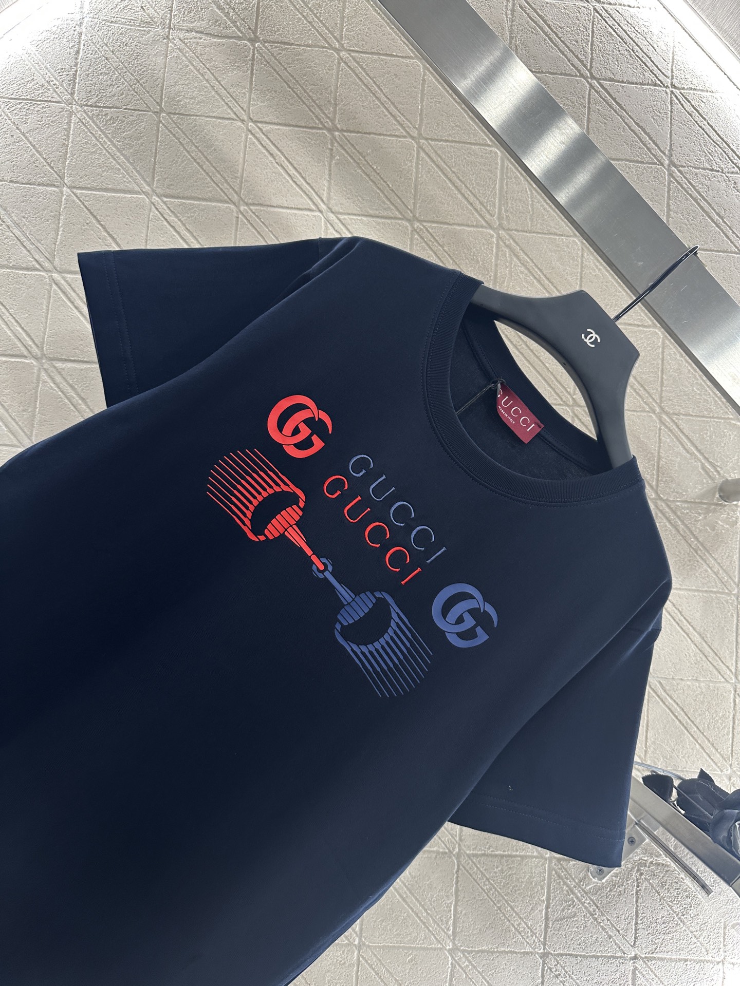 YB Cotton Tee with Brand Logo and Chain-Linking Patterns, High Quality, Stylish Design - 图片 7