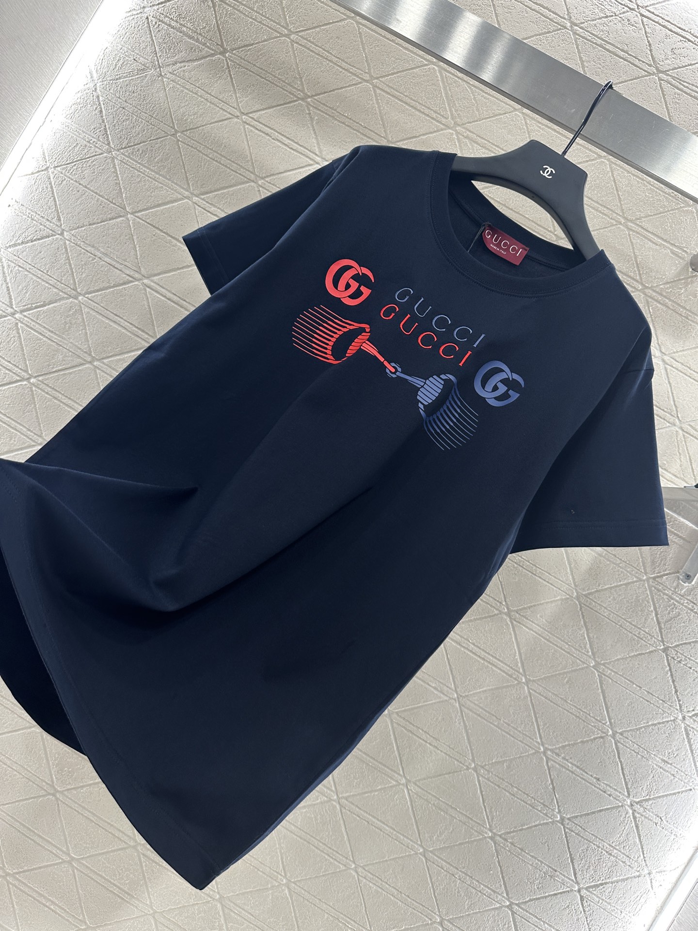 YB Cotton Tee with Brand Logo and Chain-Linking Patterns, High Quality, Stylish Design - 图片 6