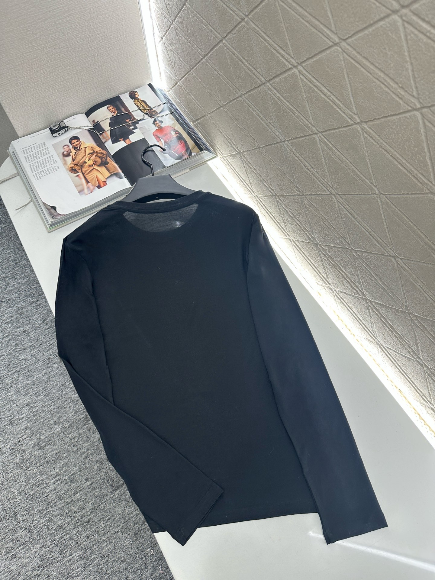 Maison Margiela’s P414 Suit: One-Size-Fits-All Female Suit with Customized Twilight Material - 图片 2