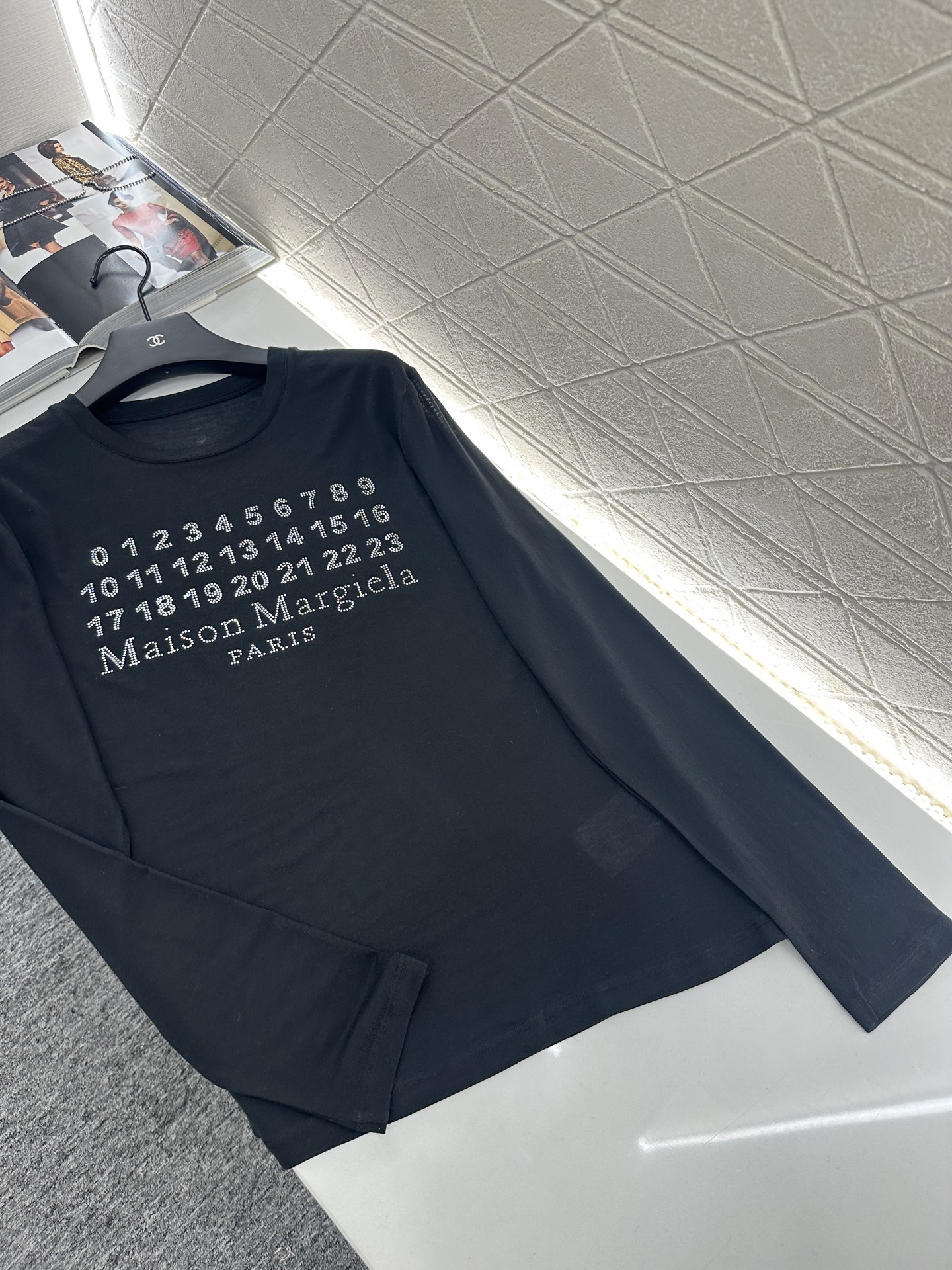 Maison Margiela’s P414 Suit: One-Size-Fits-All Female Suit with Customized Twilight Material - 图片 5
