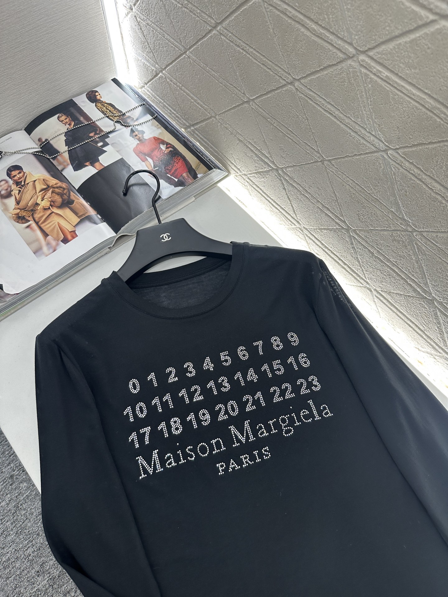Maison Margiela’s P414 Suit: One-Size-Fits-All Female Suit with Customized Twilight Material - 图片 3