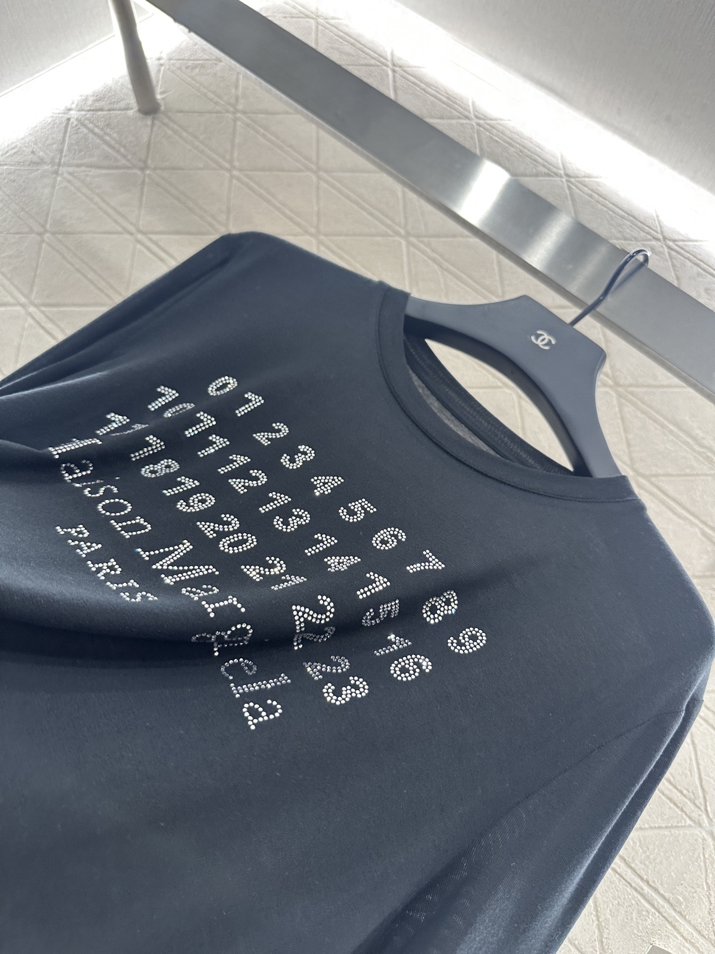 Maison Margiela’s P414 Suit: One-Size-Fits-All Female Suit with Customized Twilight Material - 图片 7