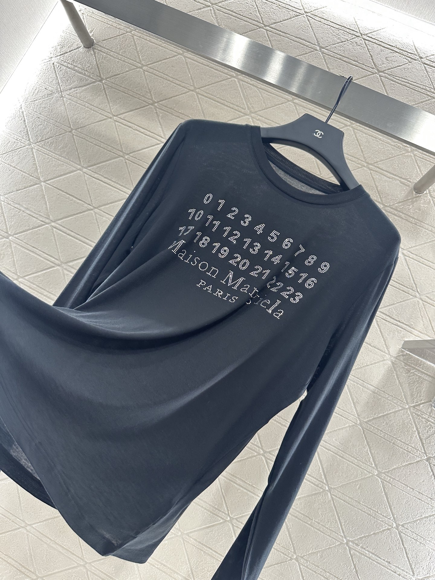 Maison Margiela’s P414 Suit: One-Size-Fits-All Female Suit with Customized Twilight Material - 图片 8