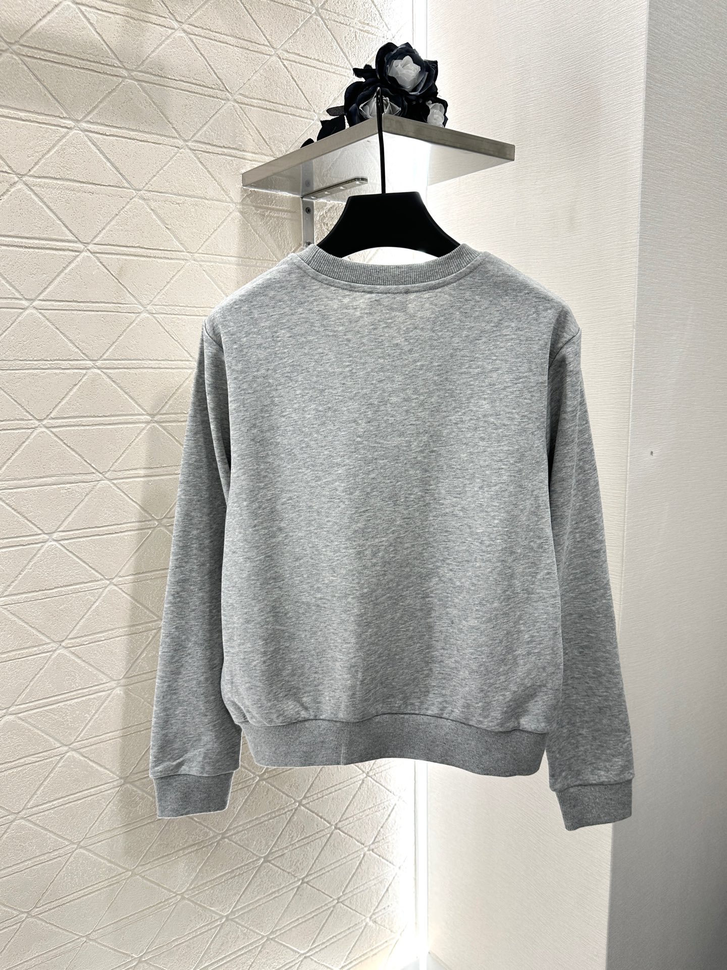 “YB Original Women’s Suit: Comfortable Cotton Material with Unique Design Elements for Casual Chic Style” - 图片 2