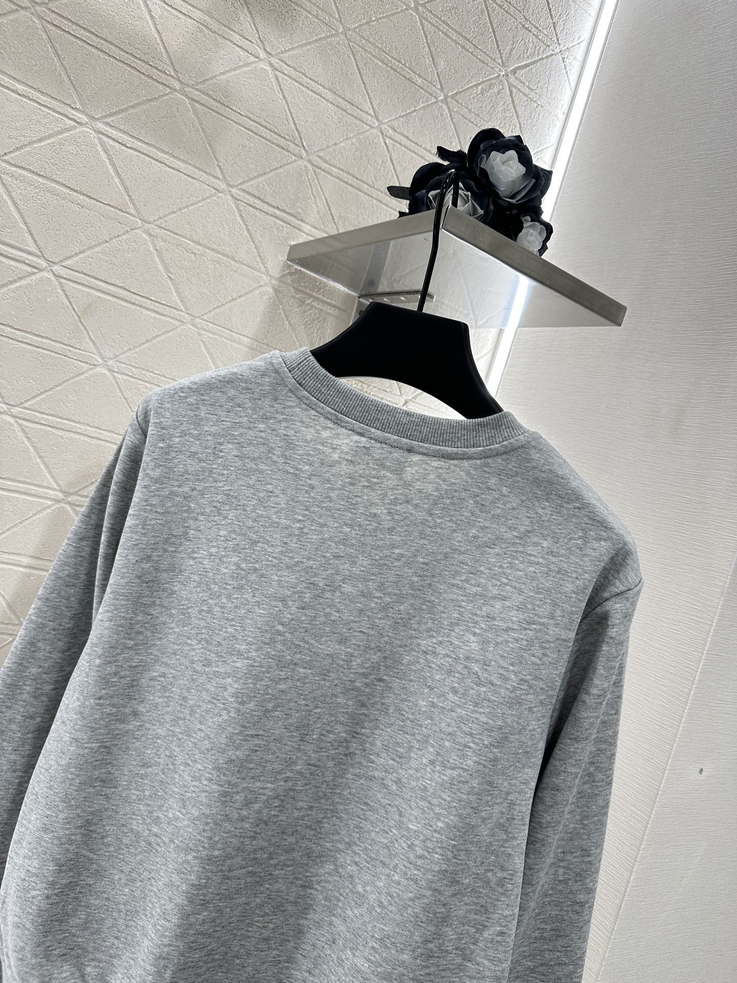 “YB Original Women’s Suit: Comfortable Cotton Material with Unique Design Elements for Casual Chic Style” - 图片 4