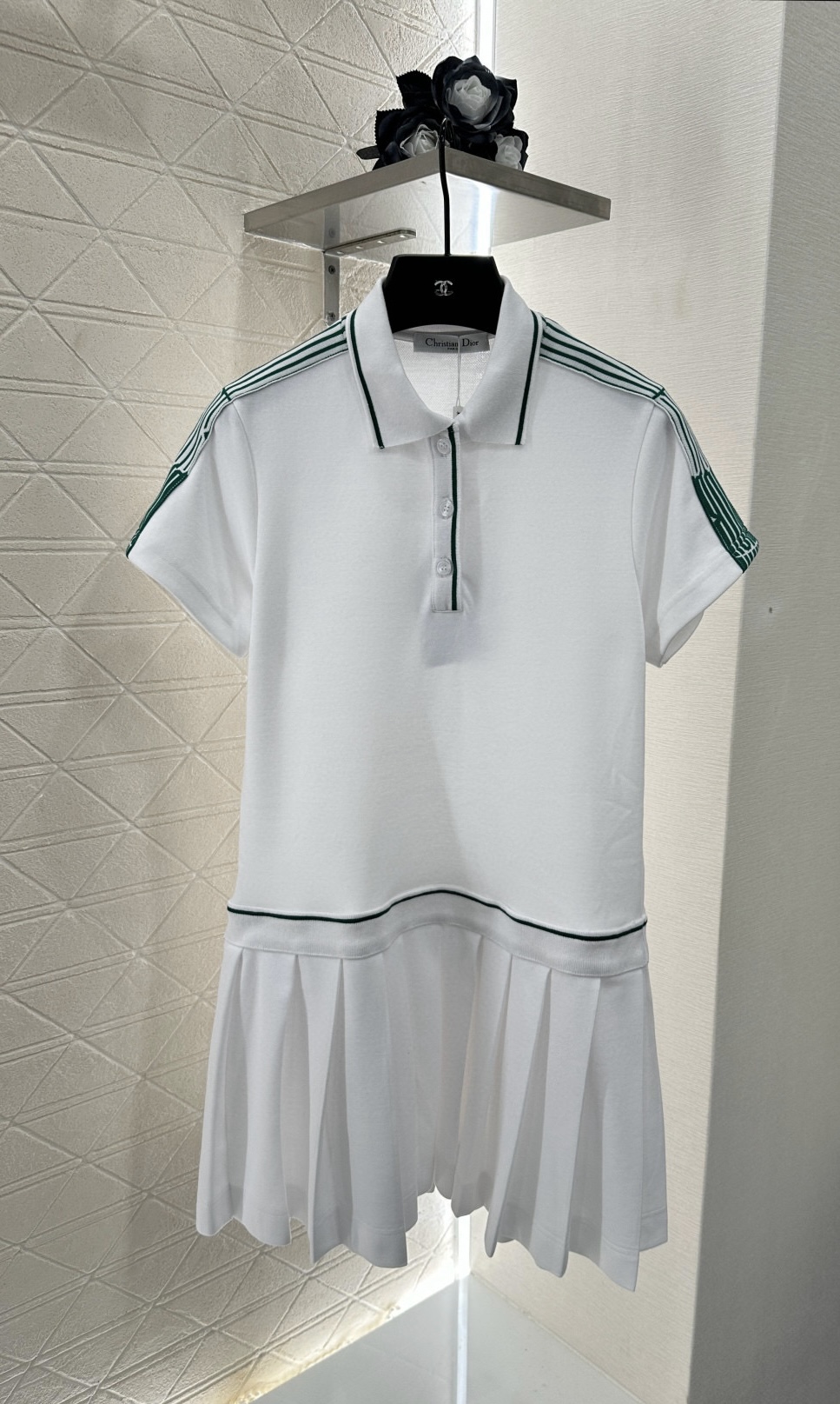 ♥Dio*♥2025新品上架
    压褶织带短袖连衣裙
定制YB朱地全棉材质 细腻肌理 透气舒适 翻领