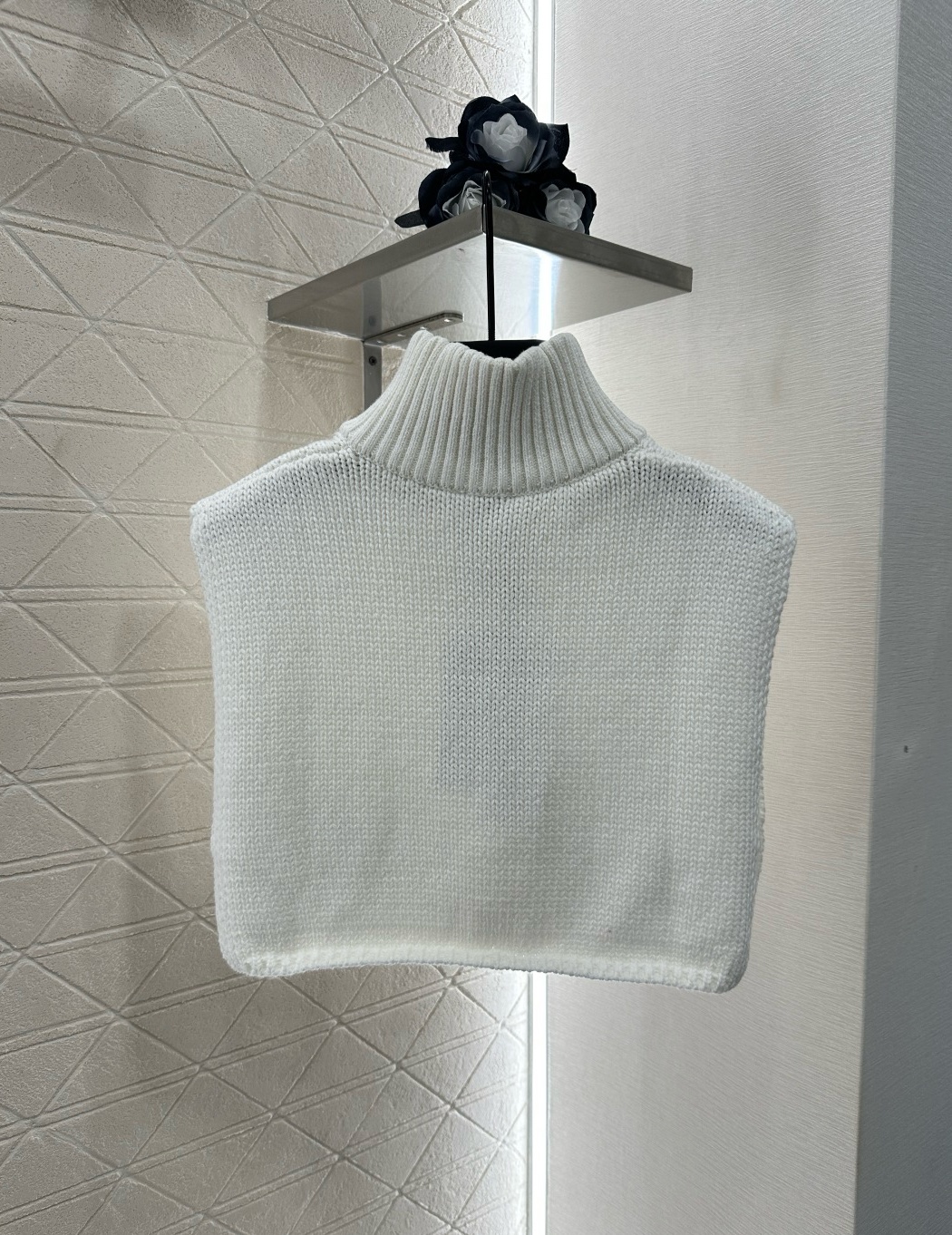 ♥Chane*♥2025新品上架
    短款廓形针织披肩假领
定制YB羊毛纱线织造 质感高级舒适 套头