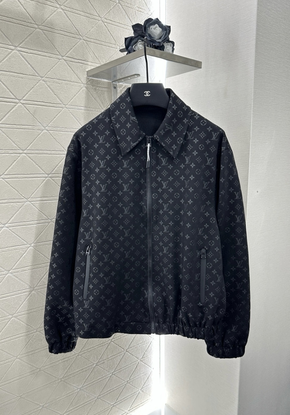 ♥Louis Vuitto*♥2025新品上架
 翻领拉链夹克外套短裤套装
定制YB进口人棉材质 质感高