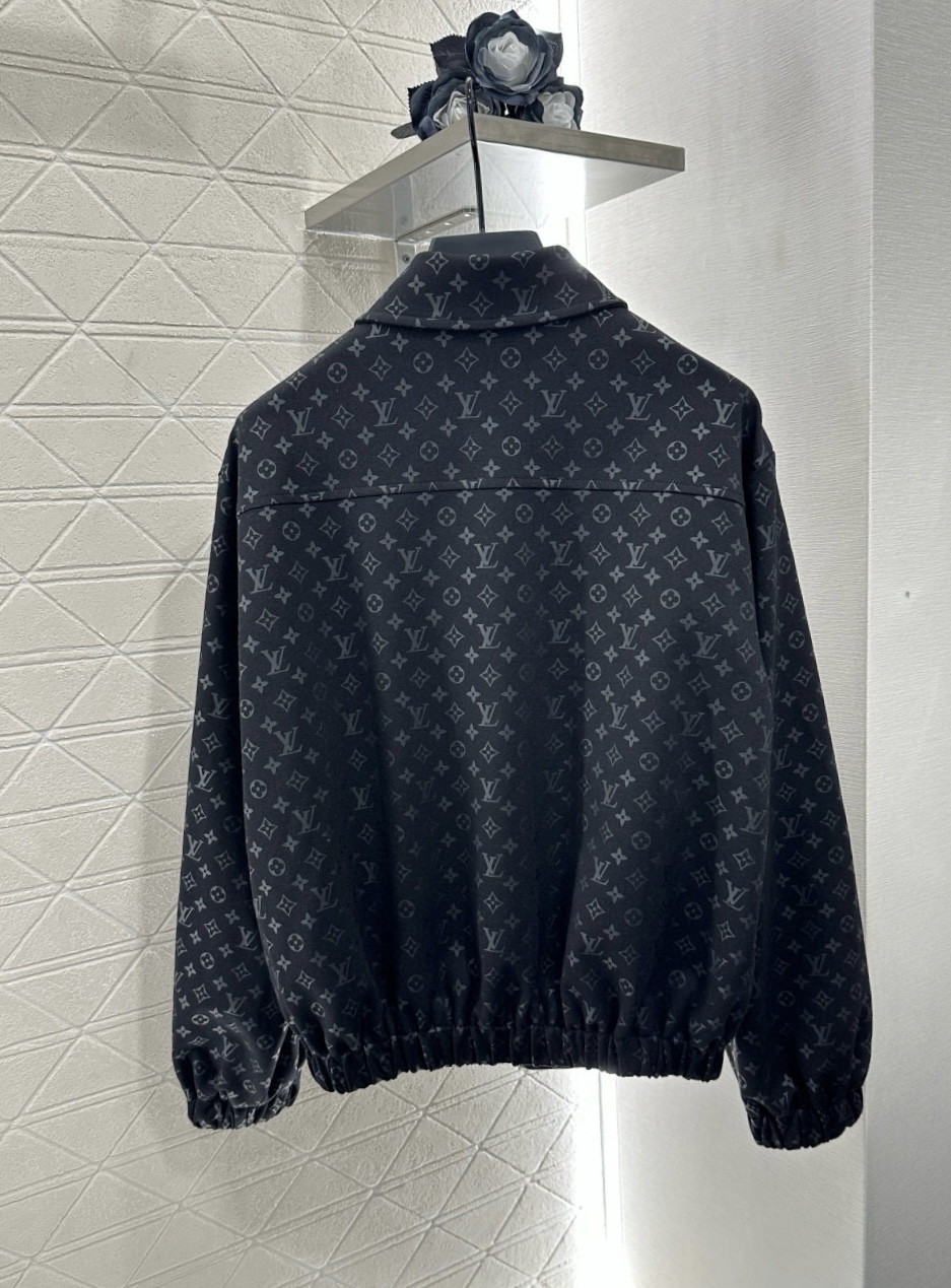 ♥Louis Vuitto*♥2025新品上架
 翻领拉链夹克外套短裤套装
定制YB进口人棉材质 质感高