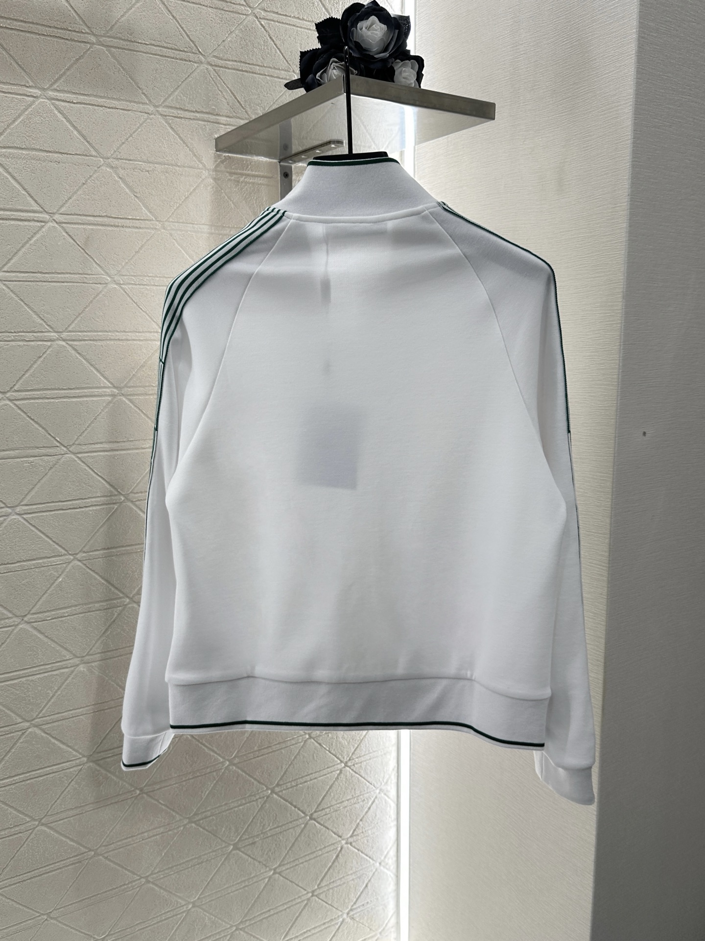 ♥Dio*♥2025新品上架
     拉链外套长裤套装
定制YB朱地全棉材质 细腻肌理 透气舒适 修身